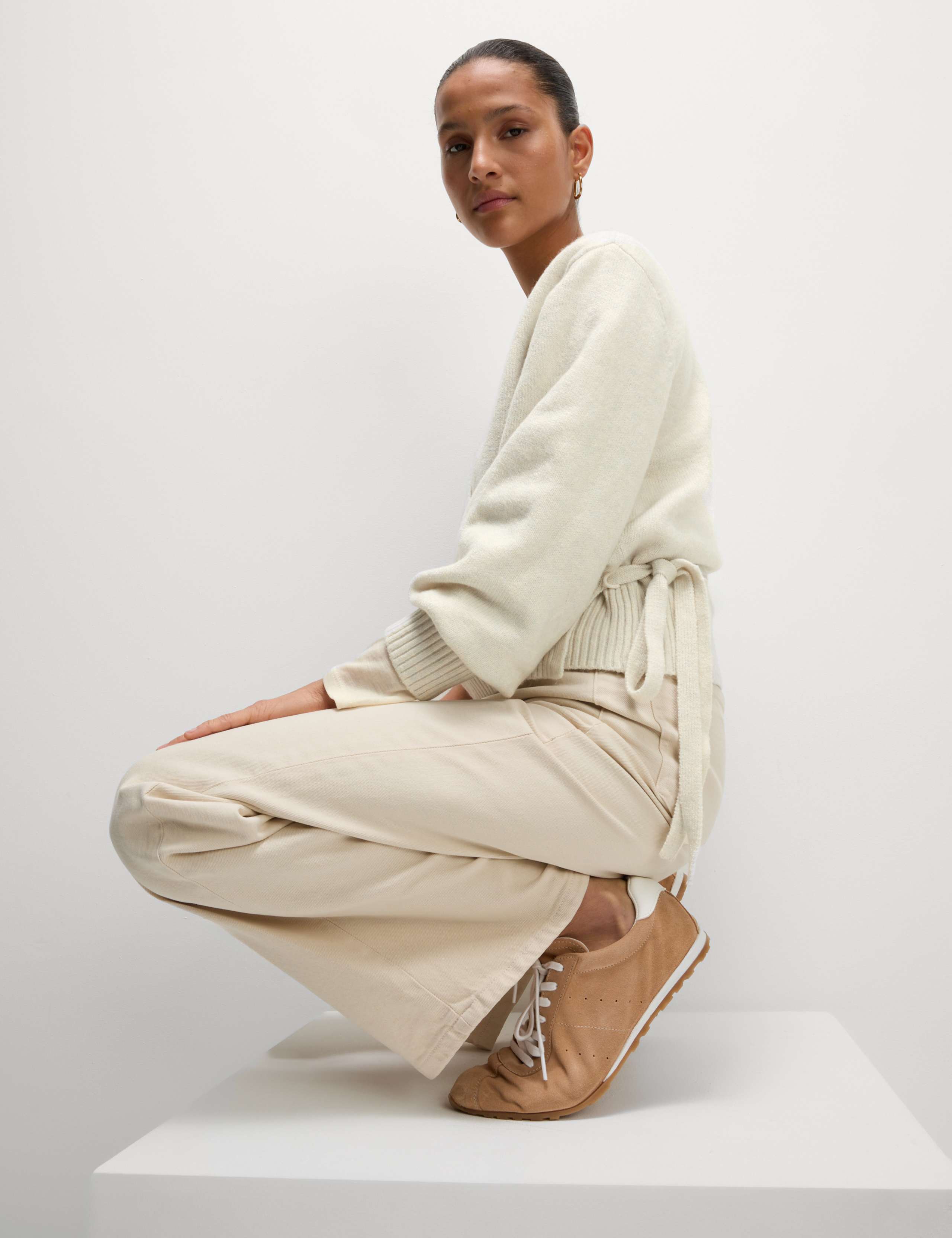 V-Neck Relaxed Cardigan 5 of 6