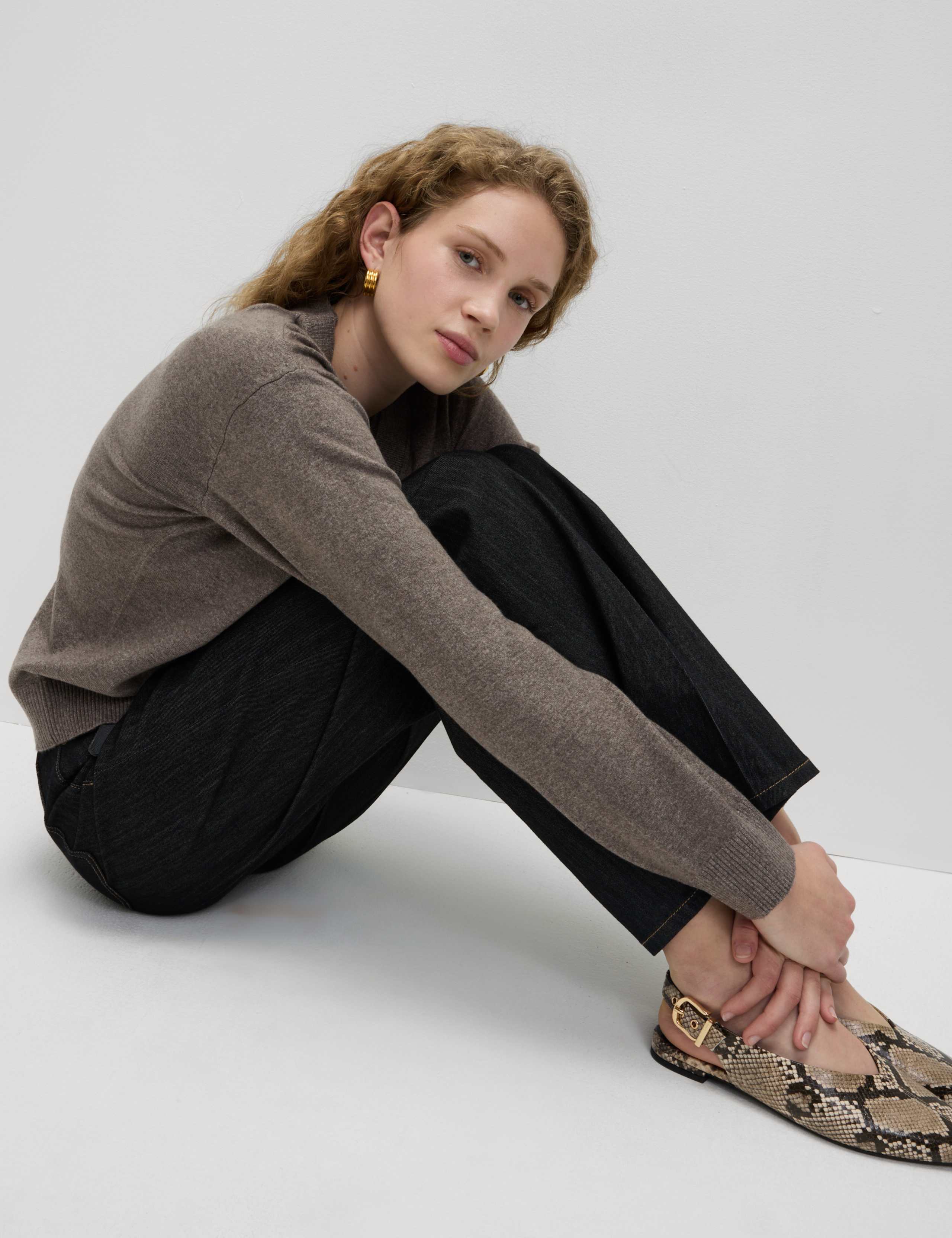 Air-Yarn V-Neck Jumper 5 of 6