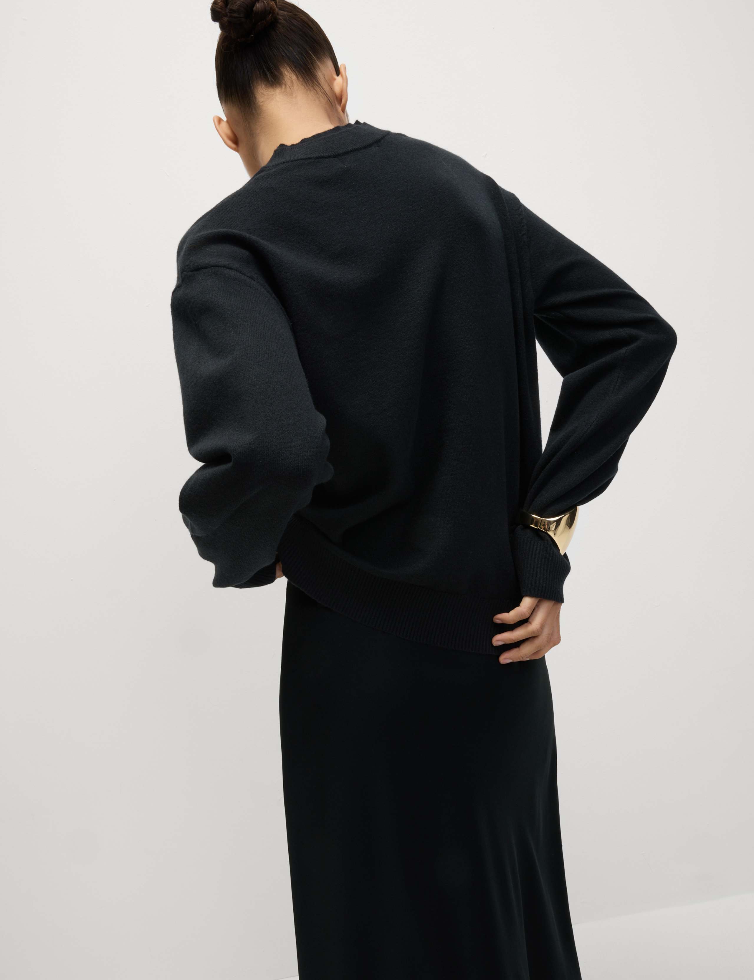 Air-Yarn V-Neck Jumper 4 of 7