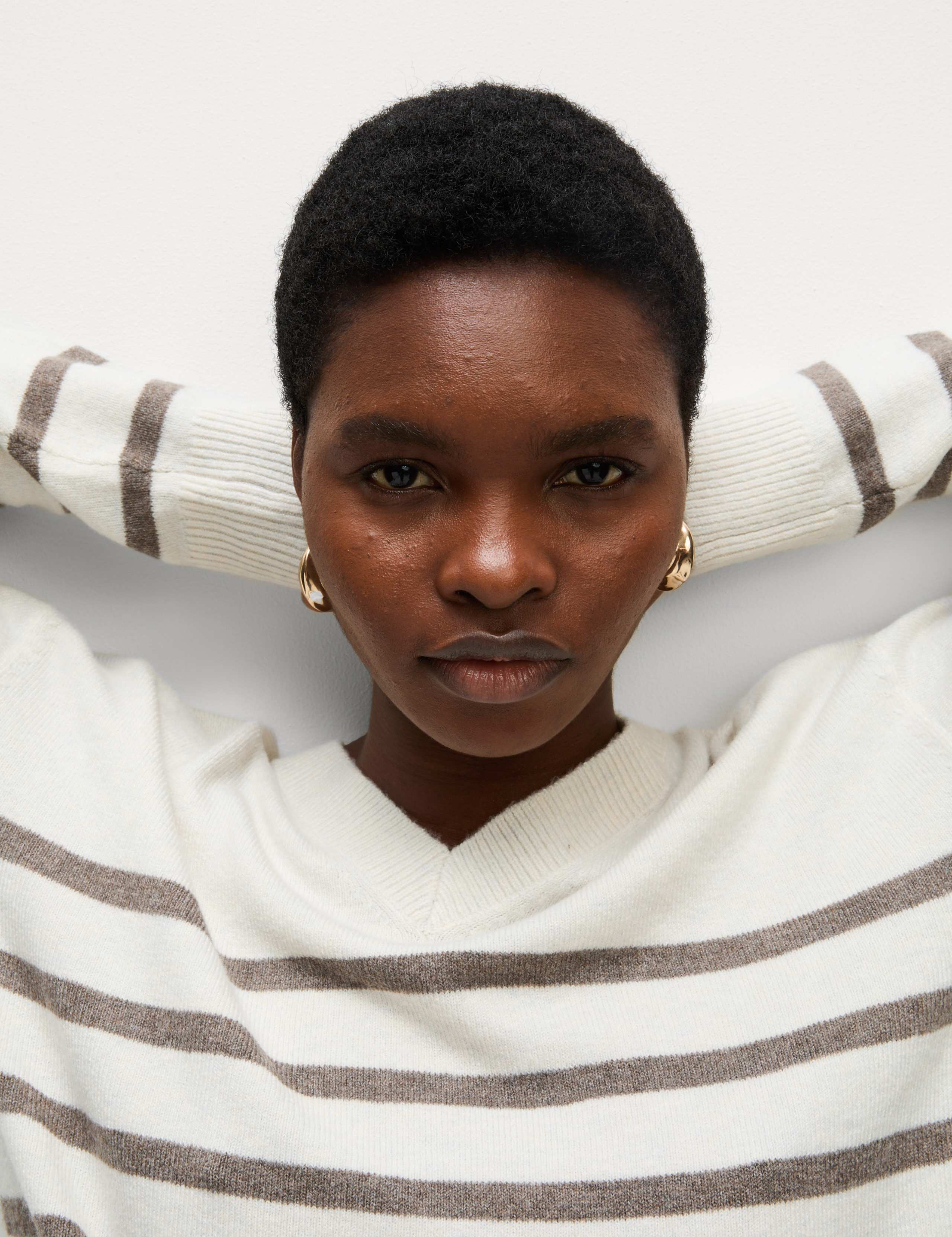 Air-Yarn Striped V-Neck Jumper 3 of 6