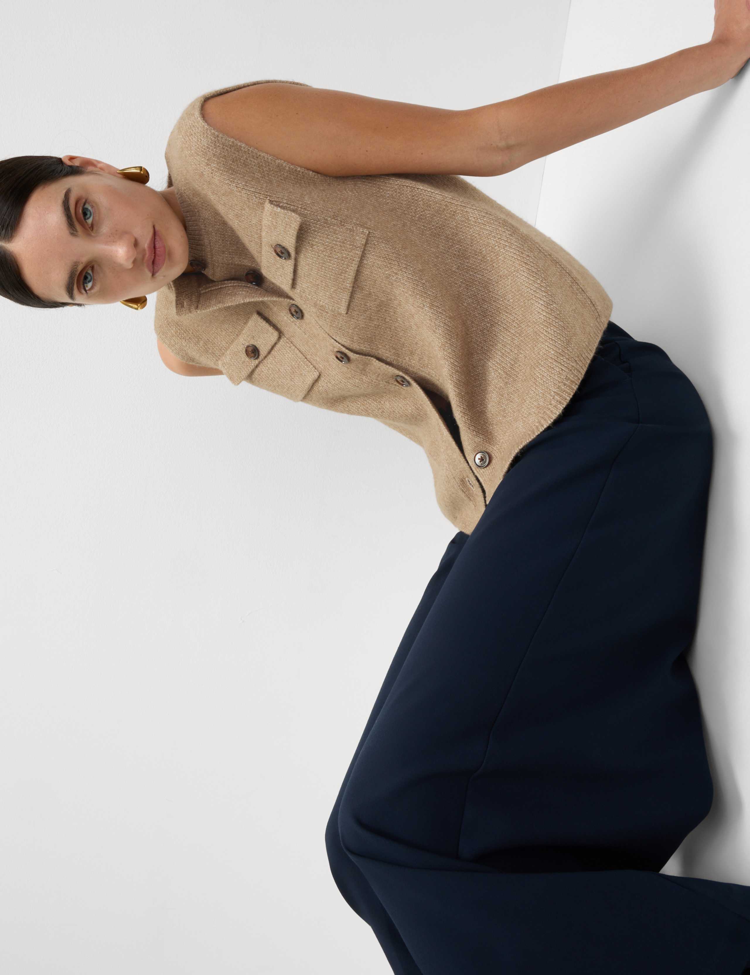 Cloud-Yarn Pocket Crew Neck Knitted Waistcoat 4 of 7