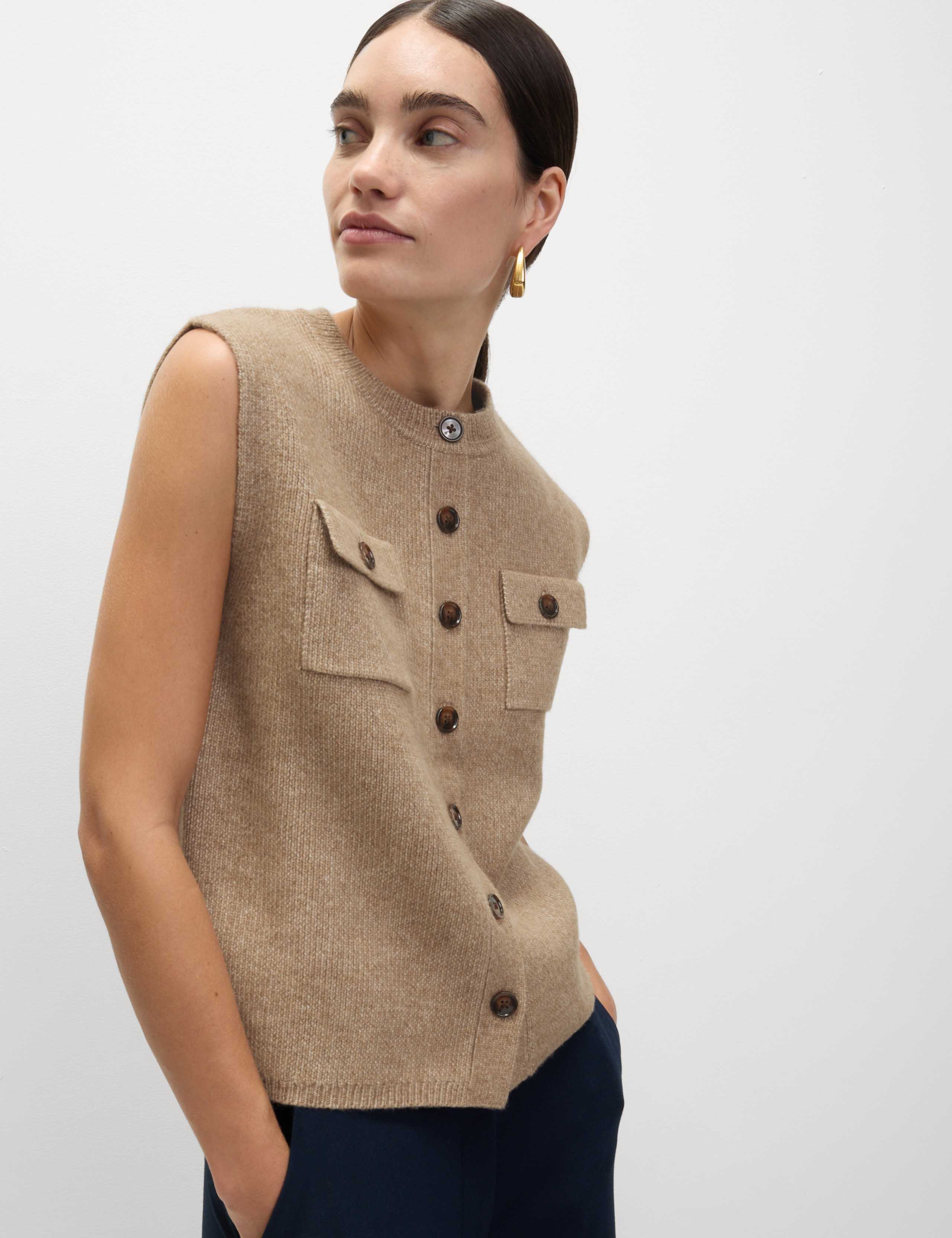 Cloud-Yarn Pocket Crew Neck Knitted Waistcoat 5 of 7