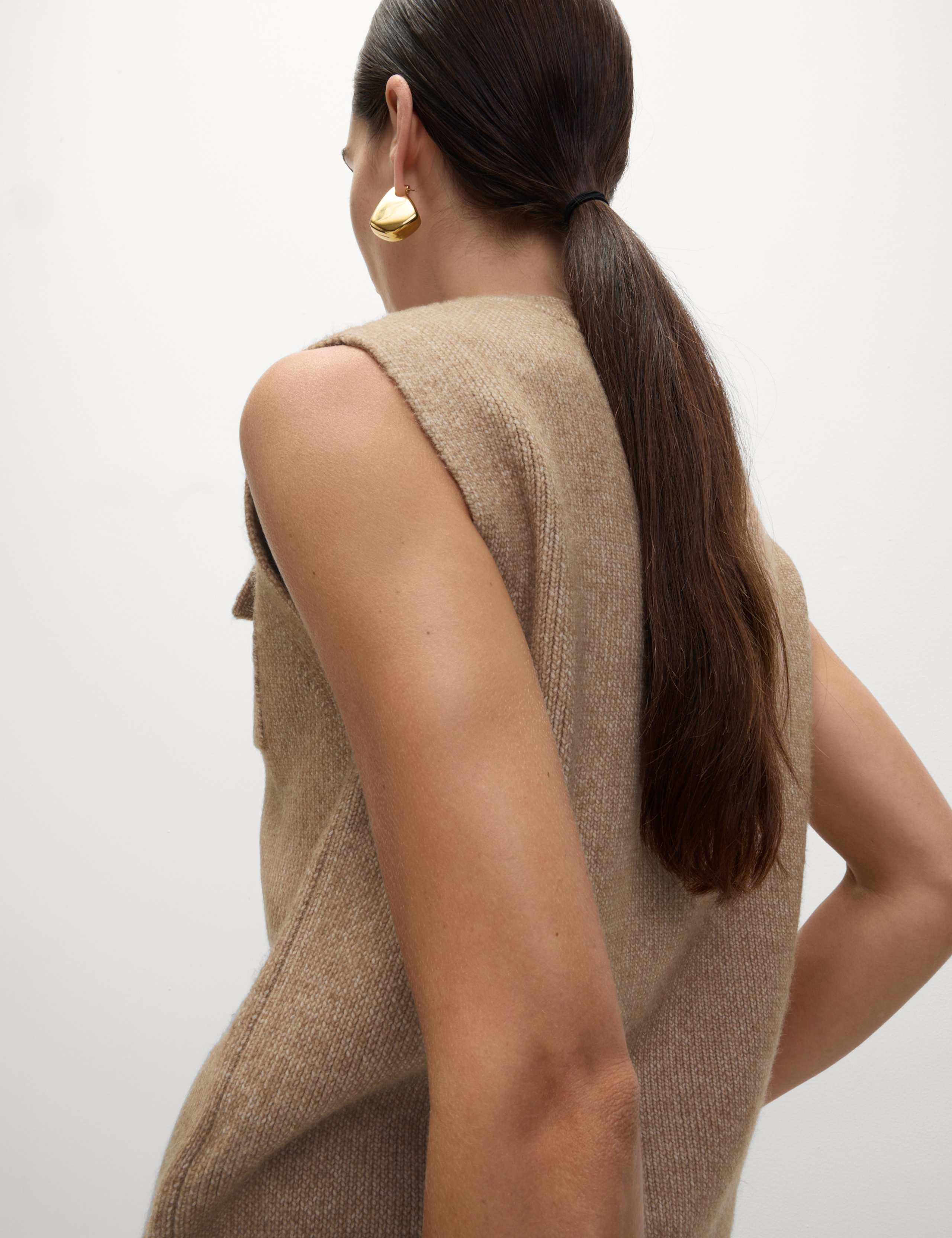 Cloud-Yarn Pocket Crew Neck Knitted Waistcoat 6 of 7