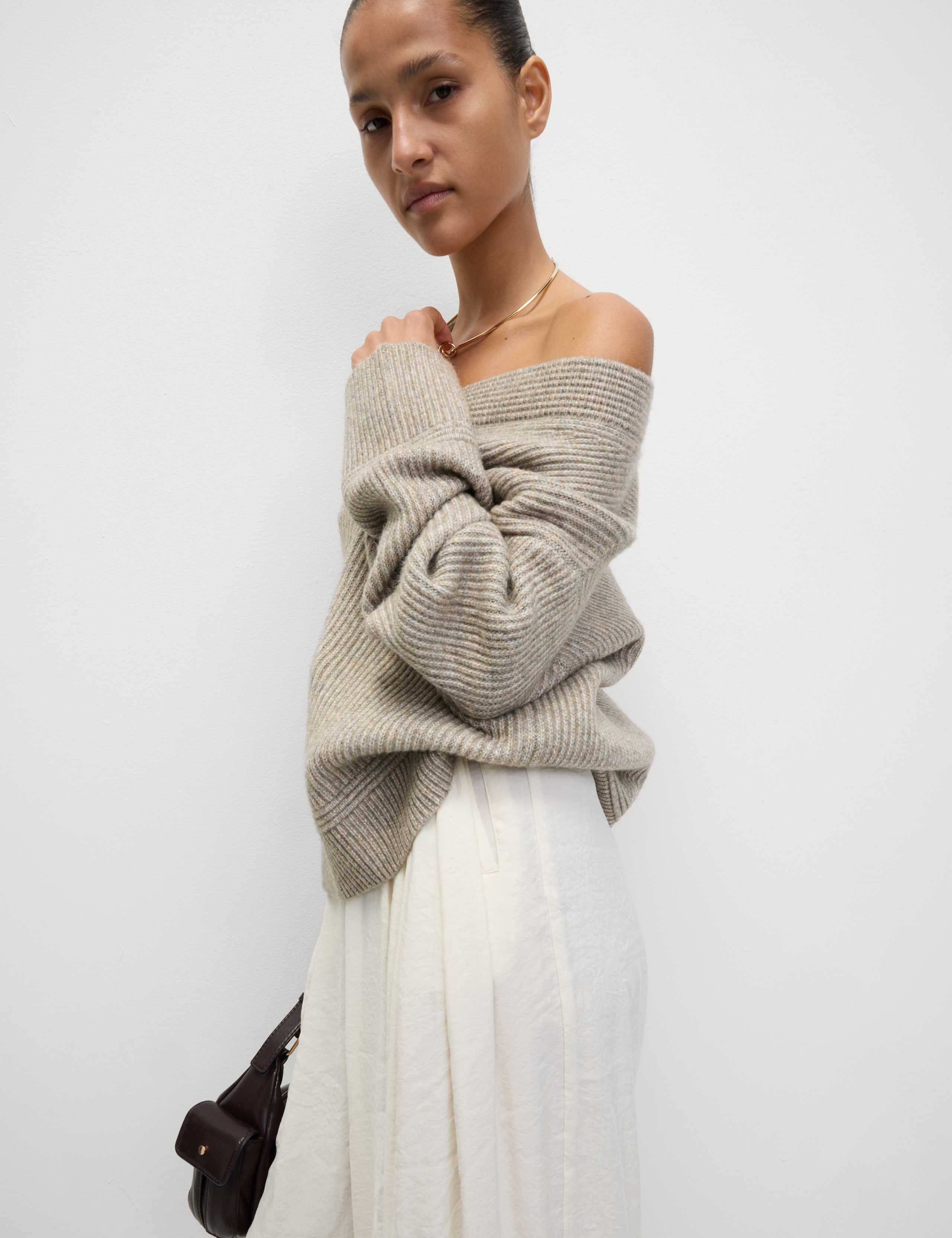 Cloud-Yarn Ribbed V-Neck Jumper 6 of 7