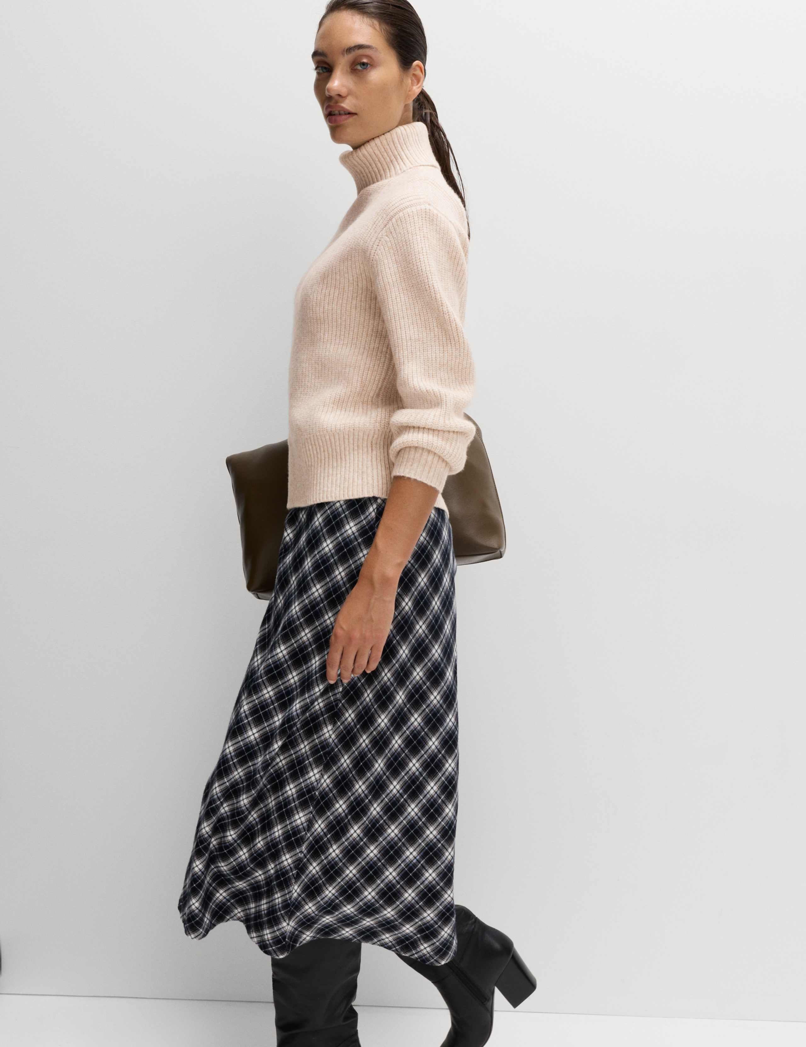 Cloud-yarn Ribbed Roll Neck Jumper 4 of 5