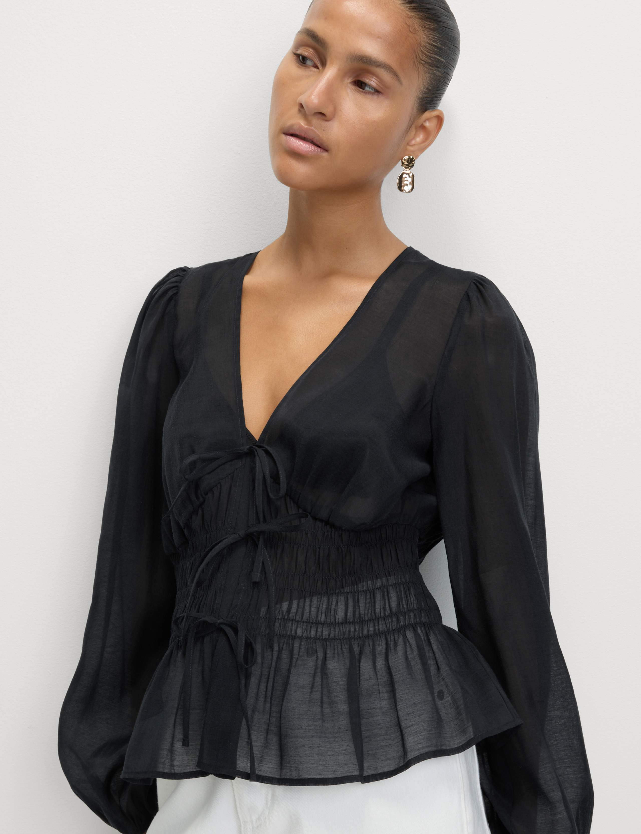 Lyocell Rich V-Neck Shirred Blouse 4 of 6