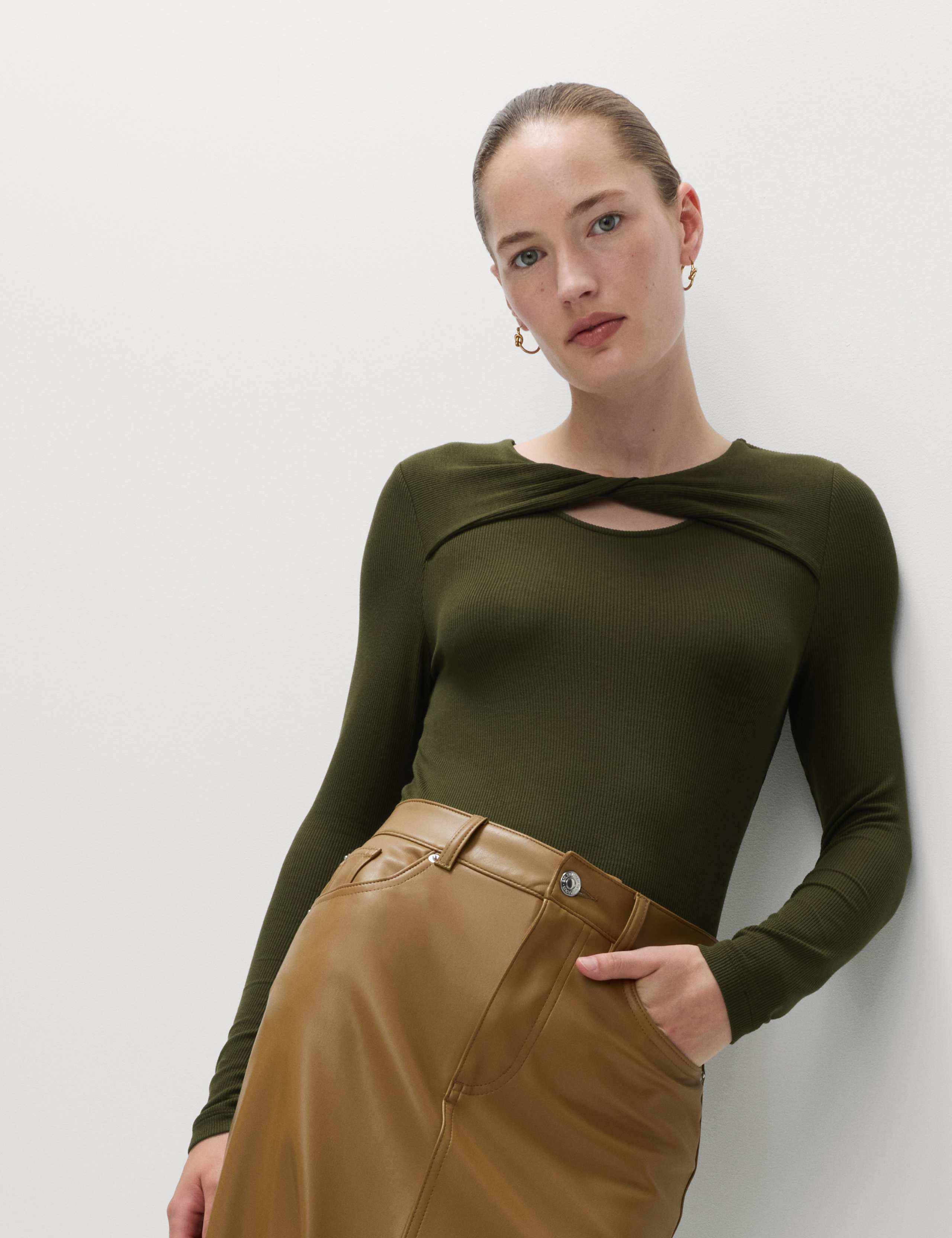 Ribbed Twist Front Top 5 of 6