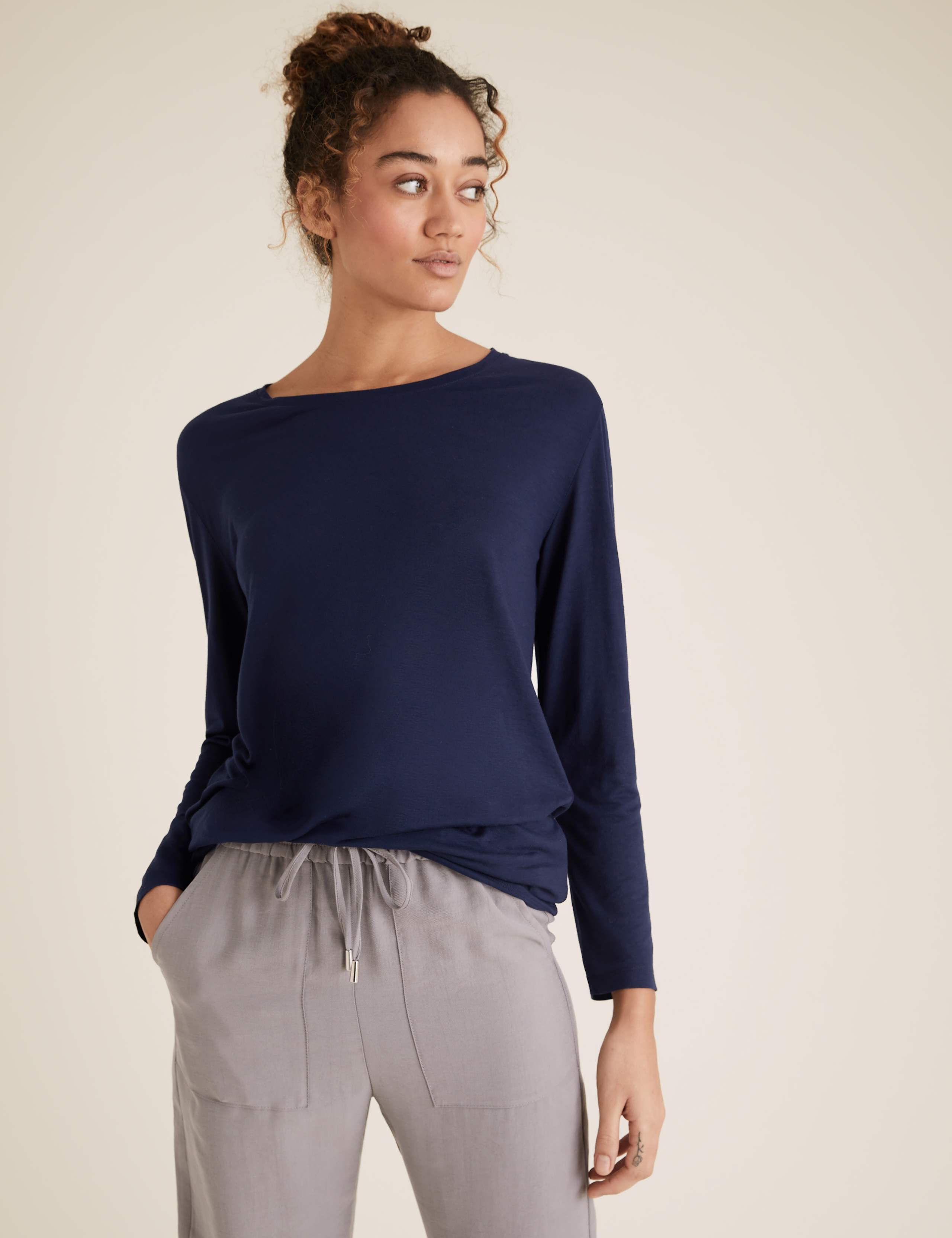 Crew Neck Relaxed Long Sleeve Longline Top 2 of 3