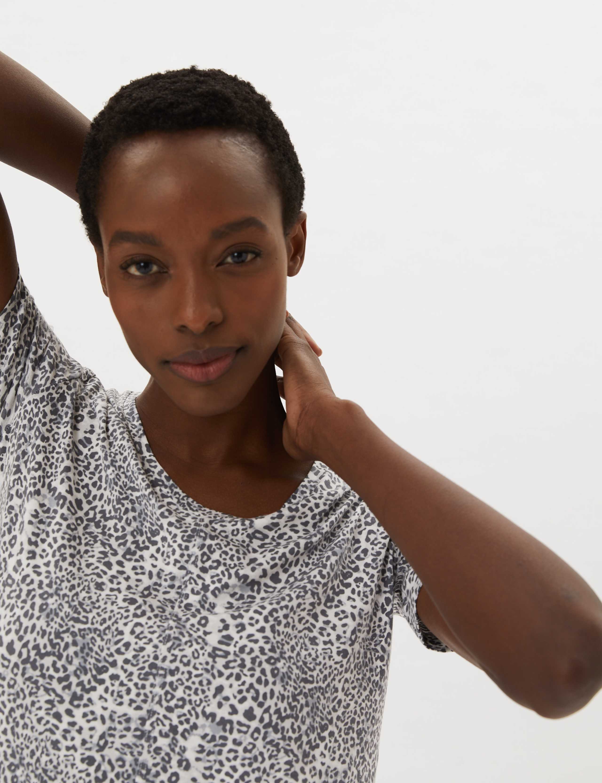 Animal Print V-Neck Longline T-shirt 3 of 6