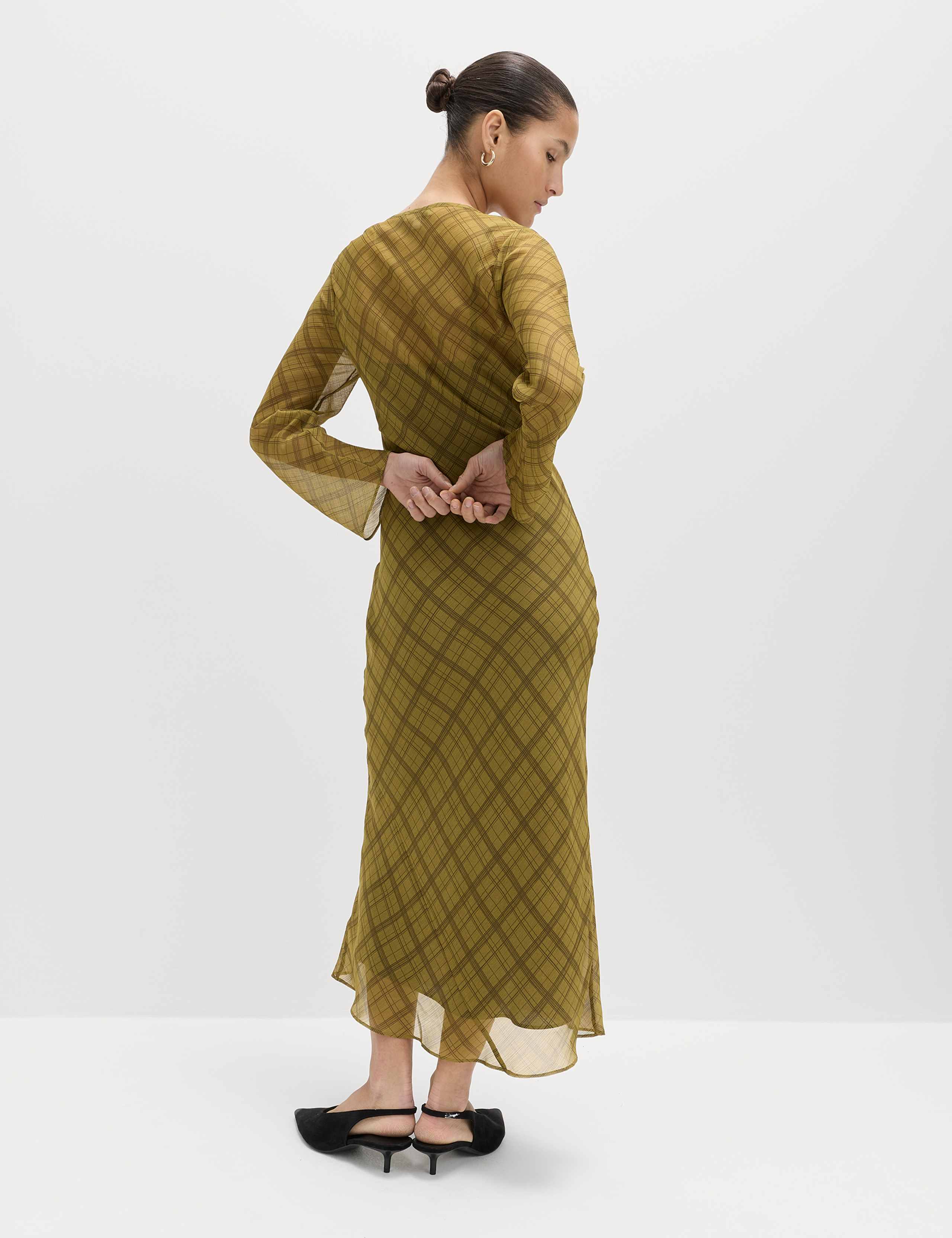 Checked Scoop Neck Long Sleeve Midaxi Column Dress 5 of 6