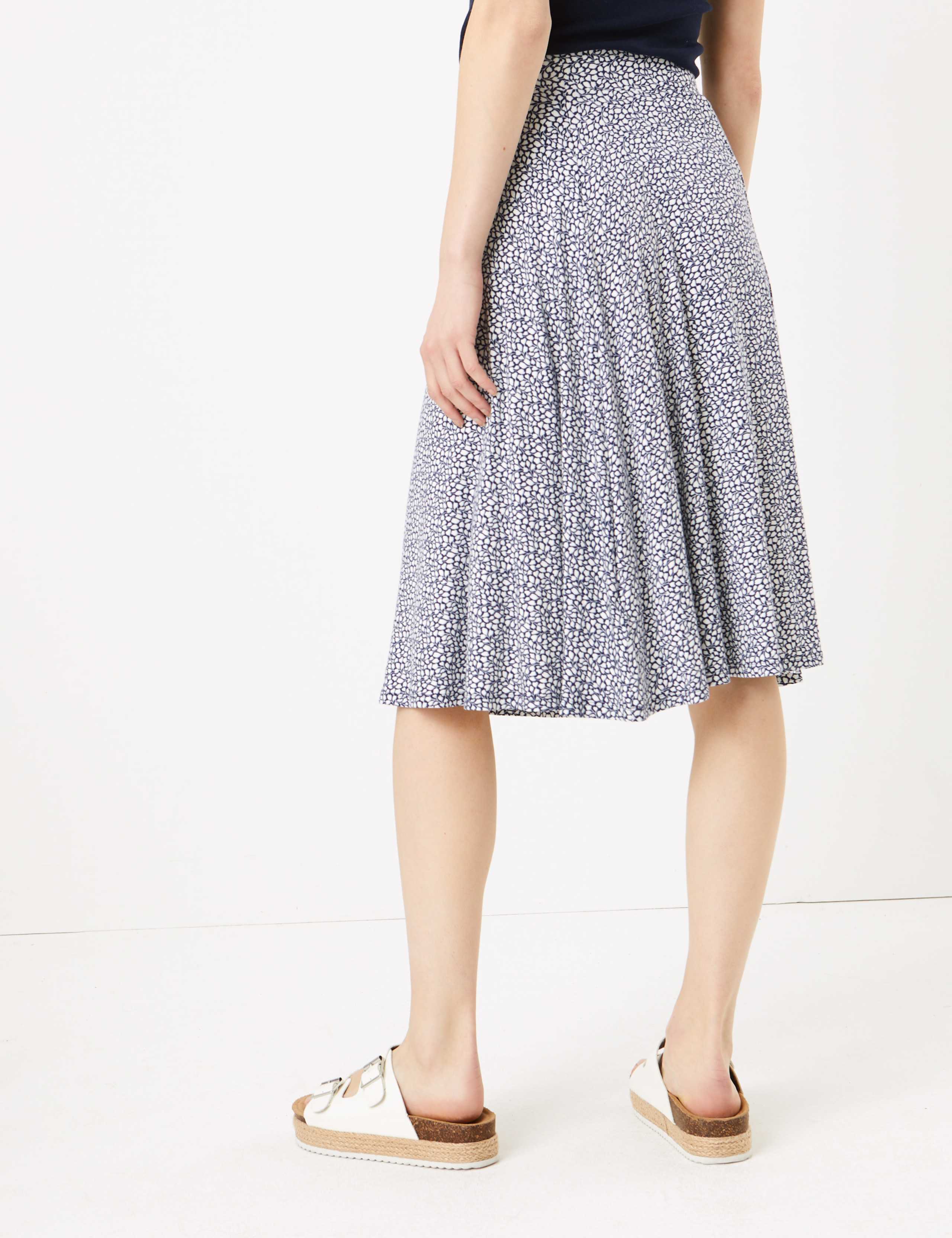 Jersey Ditsy Floral Skirt 2 of 3