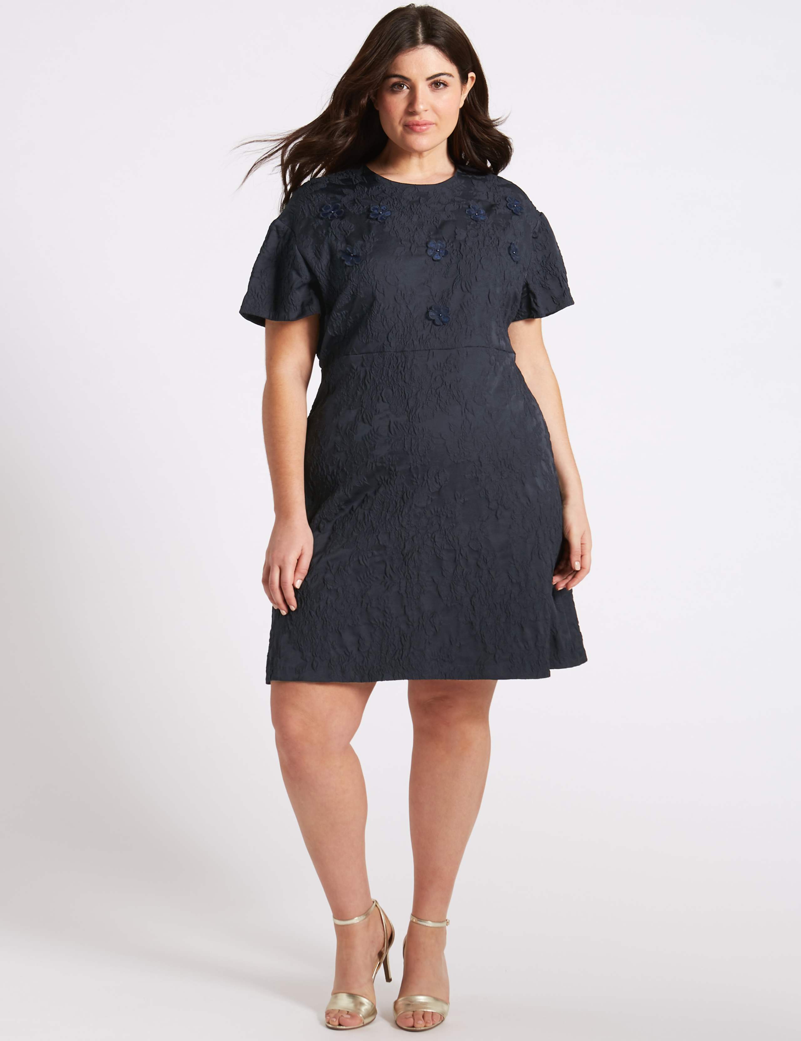 Embossed Jacquard Short Sleeve Shift Dress 4 of 7