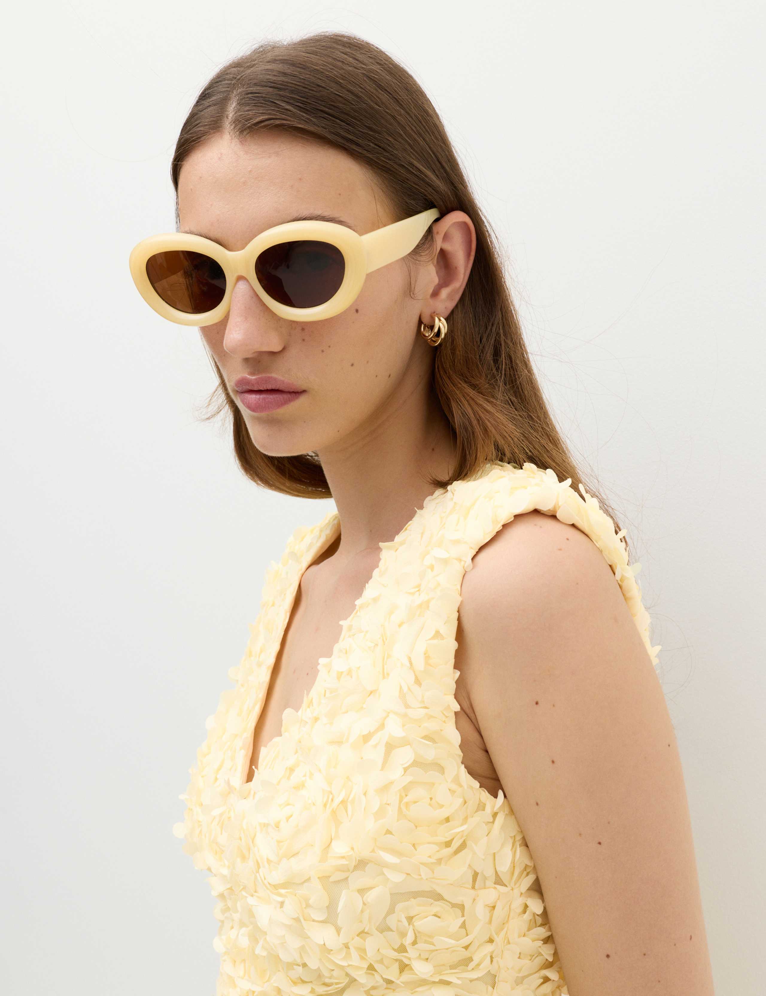 Floral Appliqué V-Neck Midi Bodycon Dress 3 of 6