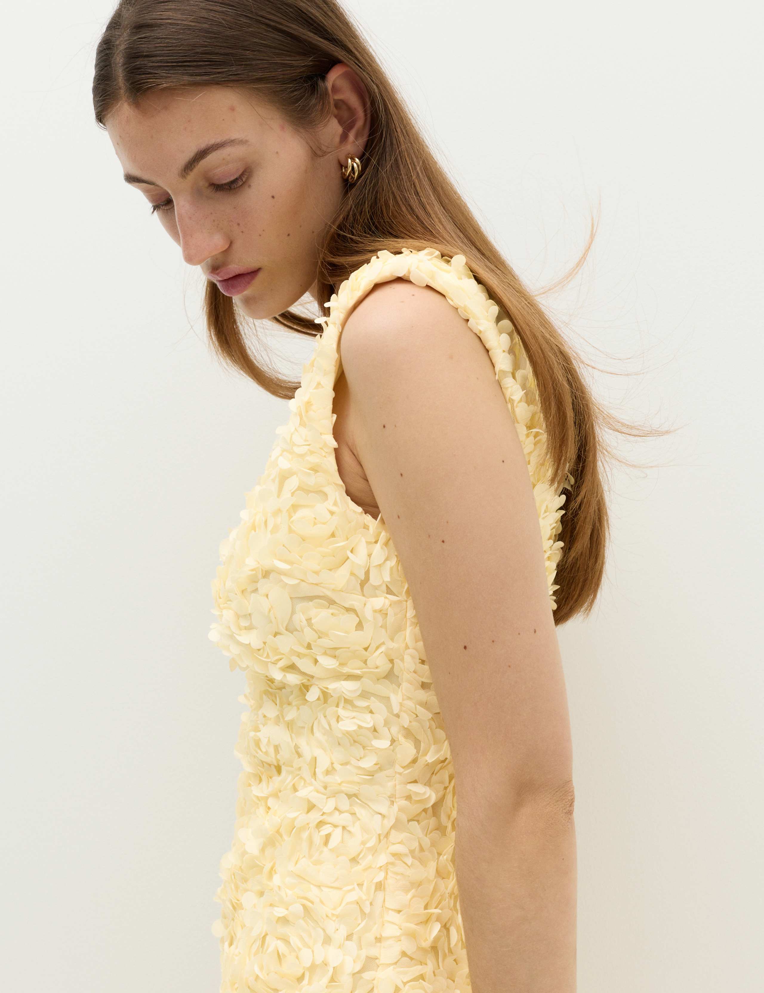 Floral Appliqué V-Neck Midi Bodycon Dress 6 of 6