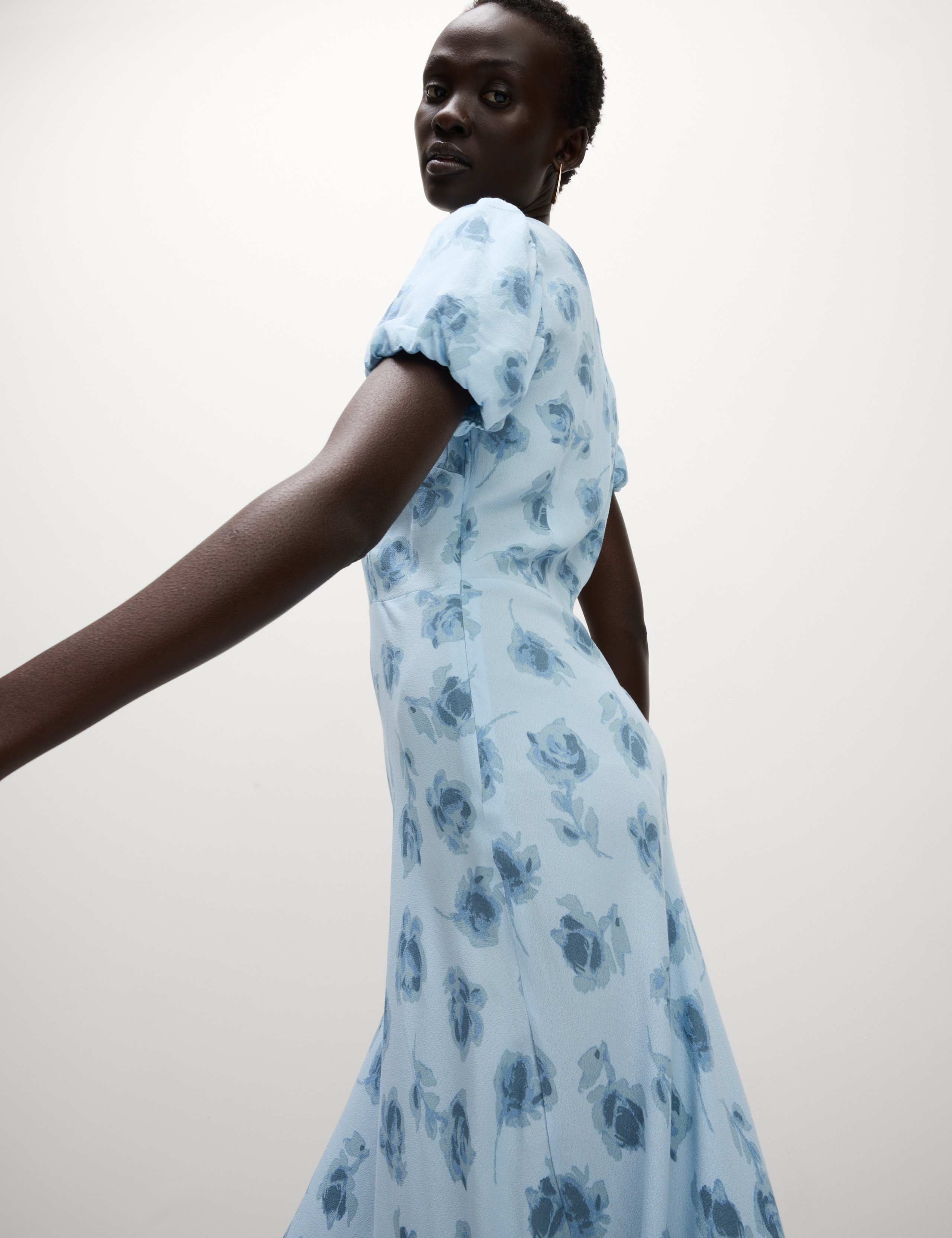 Floral Round Neck Midaxi Tea Dress 3 of 4