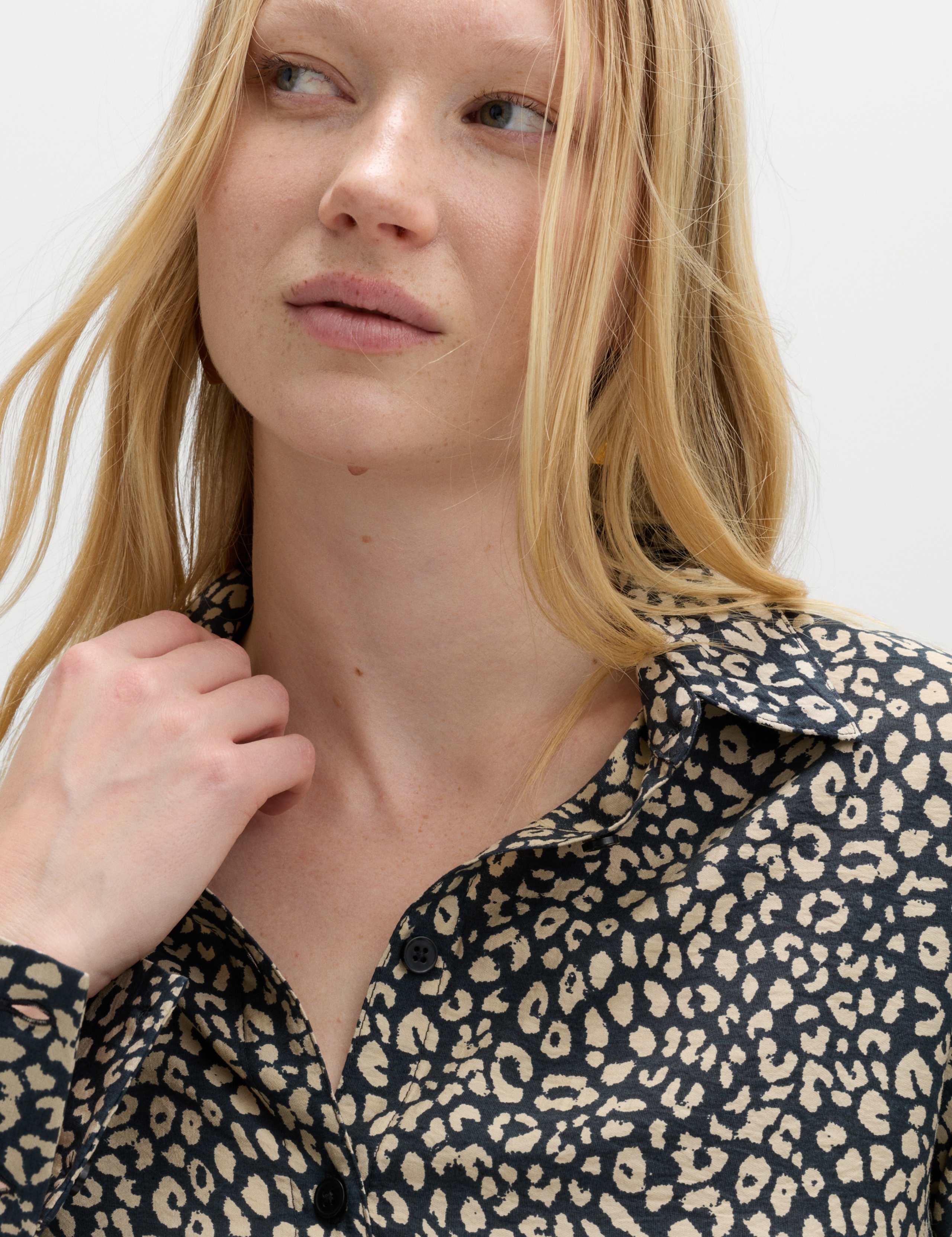 Textured Print Long Sleeve Shirt 5 of 5