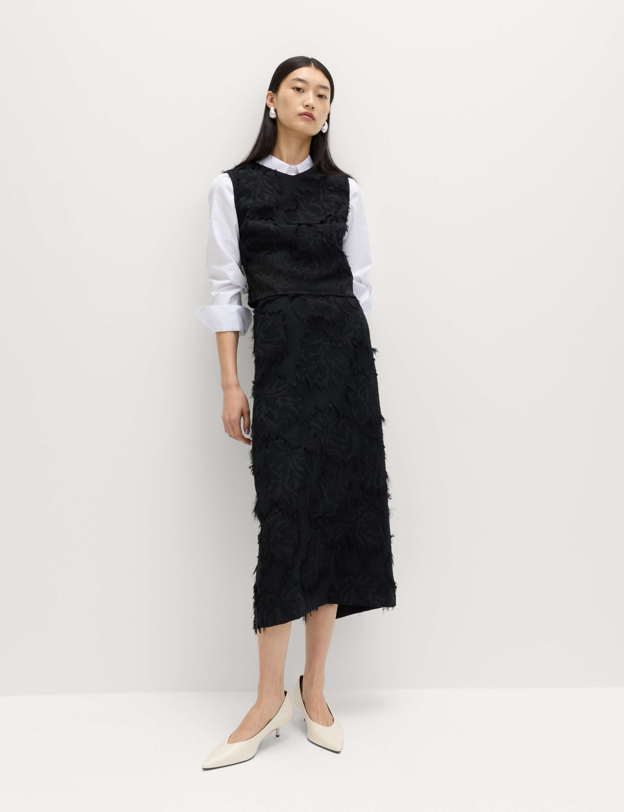 Floral Jacquard Fringed V-Neck Tailored Top 3 of 4