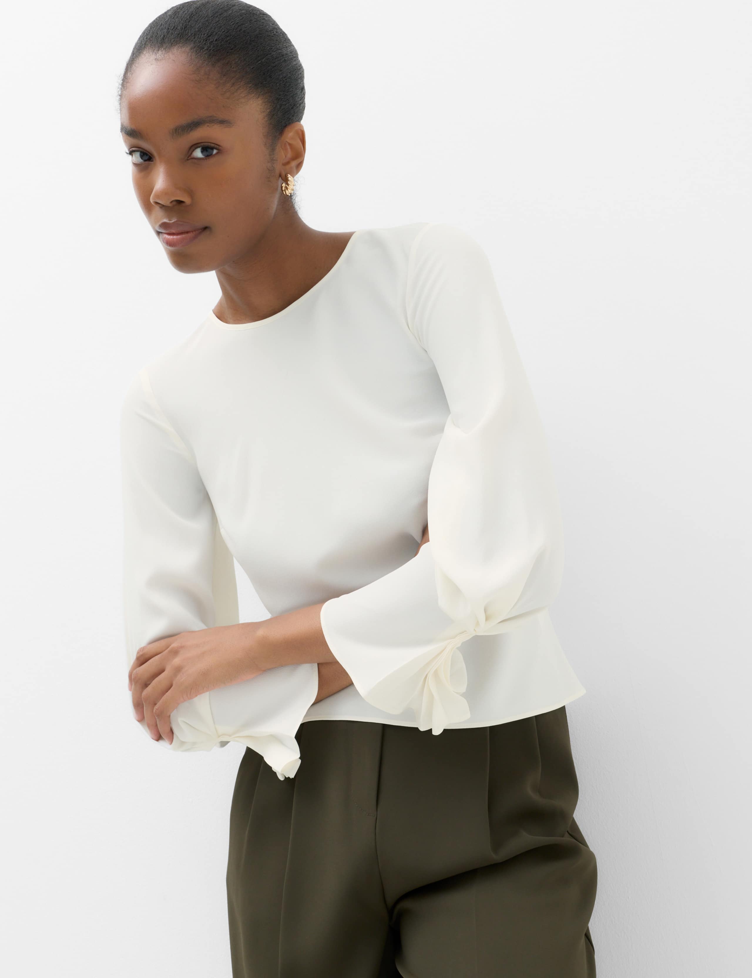 Pleat Detail Top 1 of 5