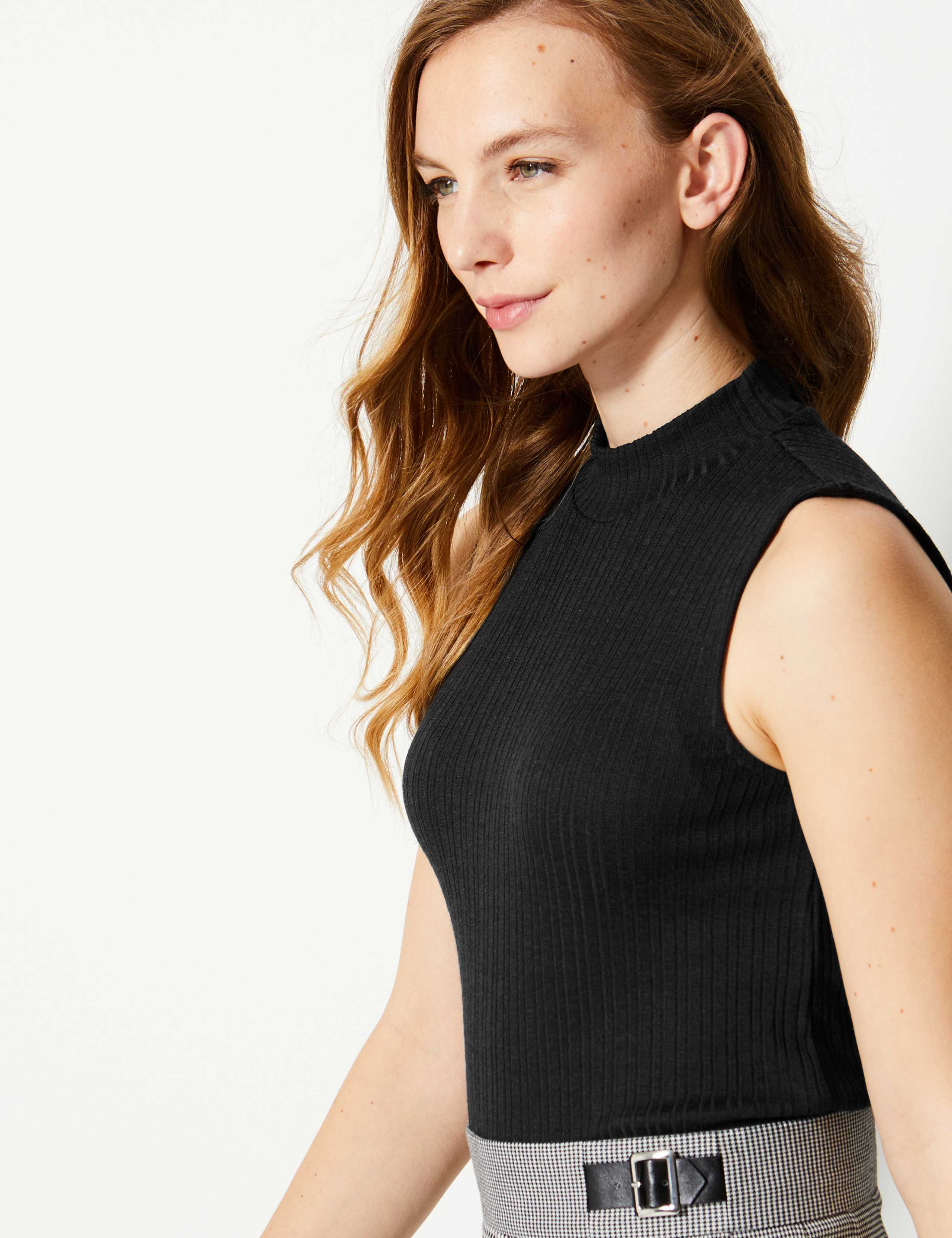 Ribbed Cropped Regular Fit Tank Top 3 of 4