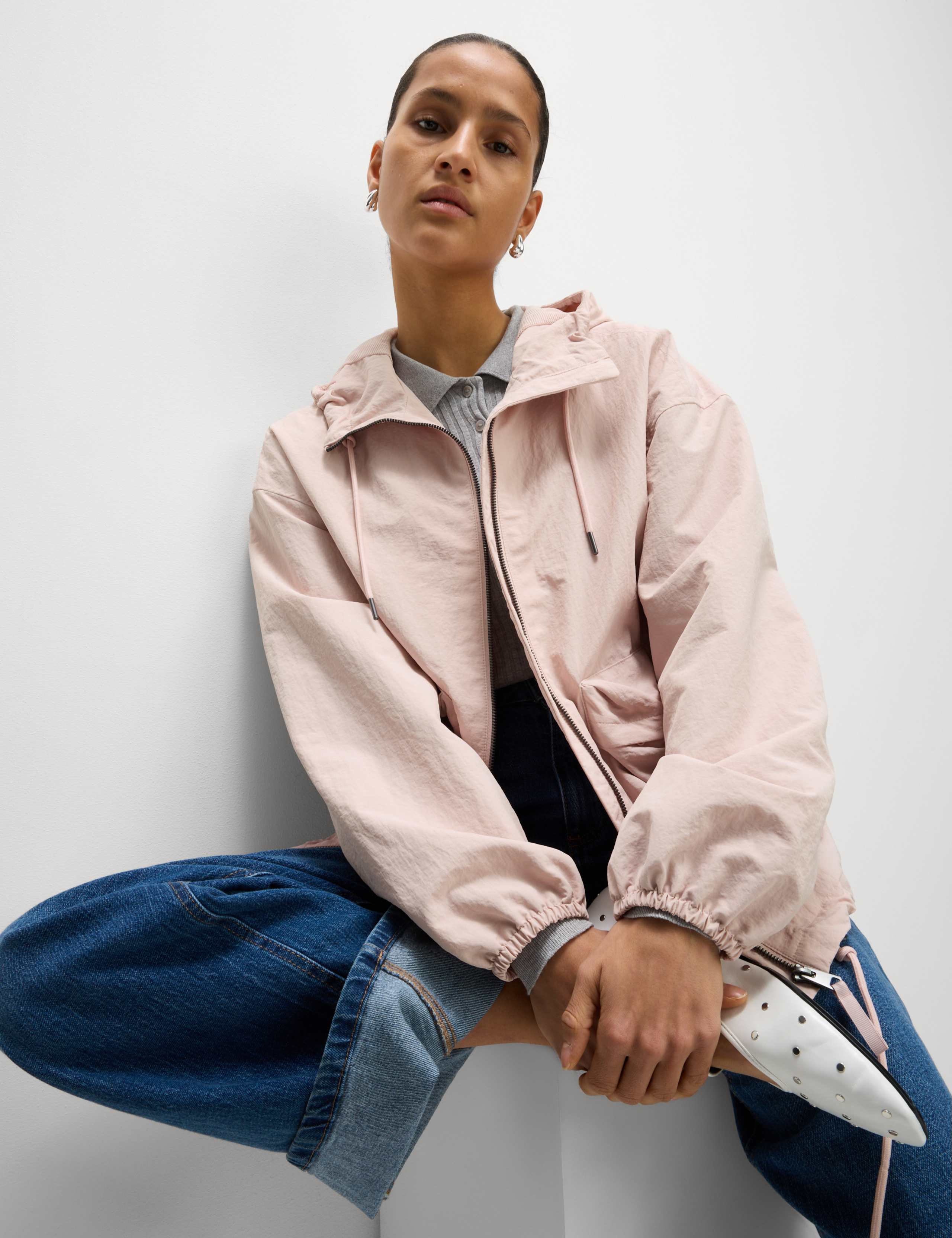 Lightweight Hooded Rain Jacket 5 of 7