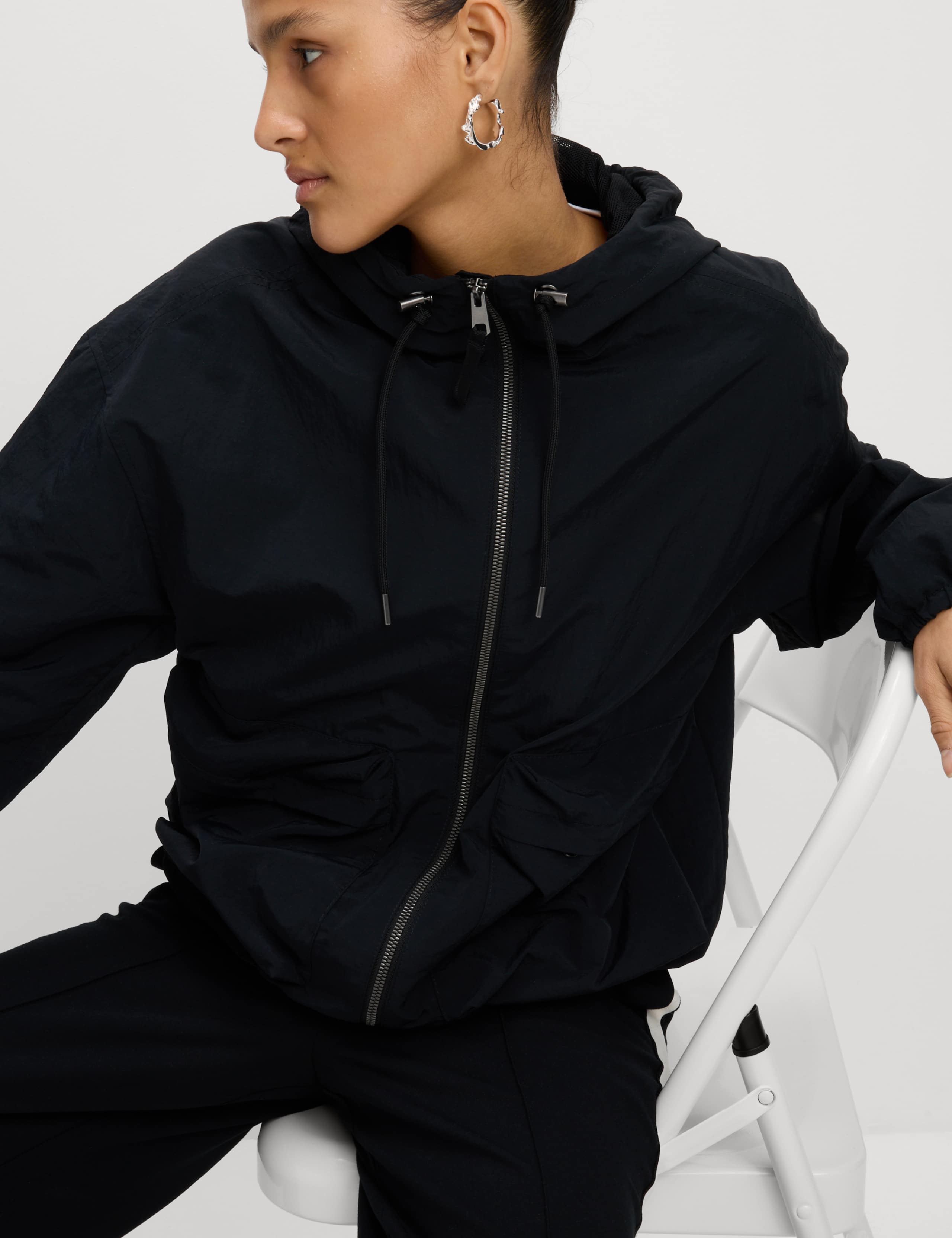 Lightweight Hooded Rain Jacket 6 of 7
