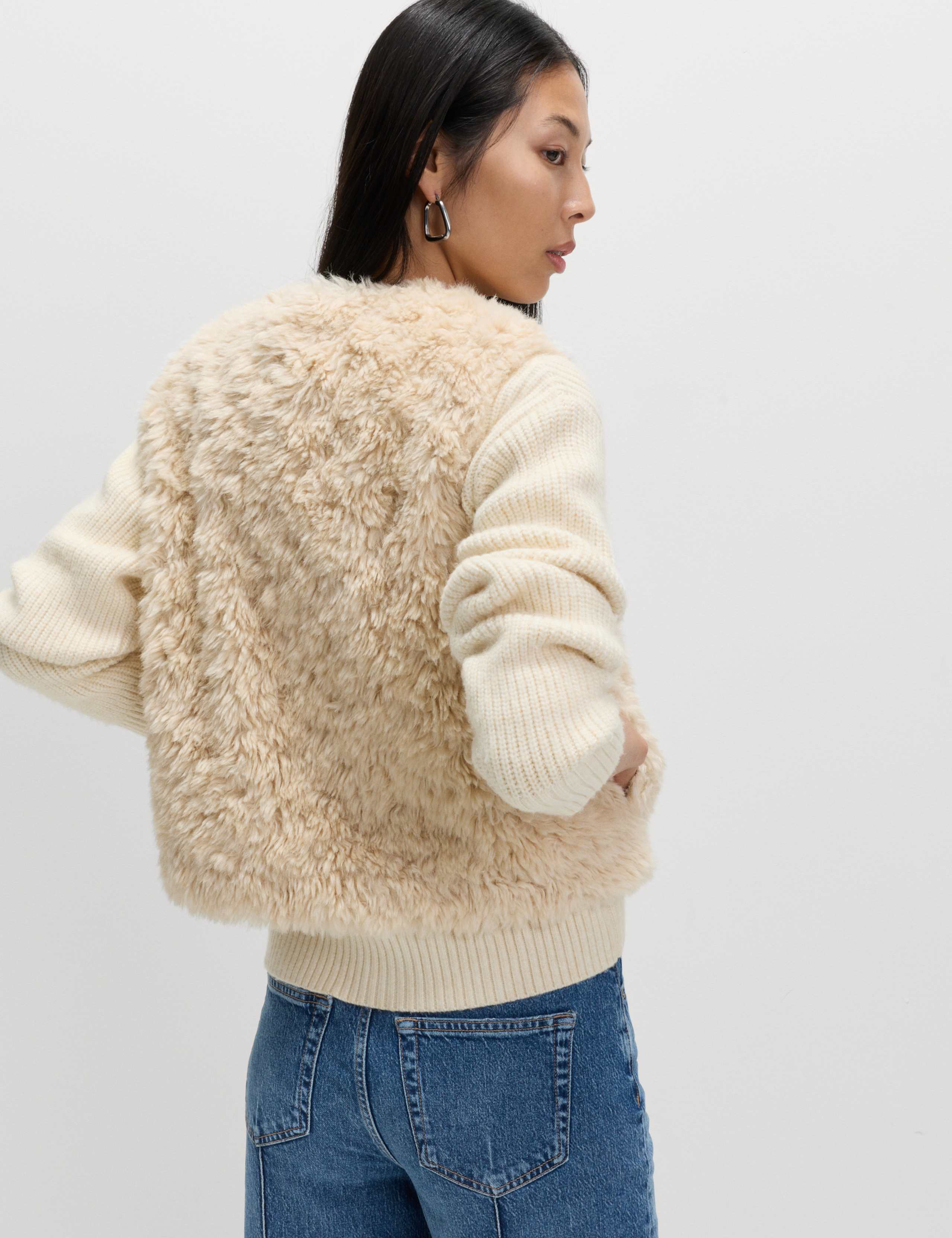 Faux Fur Textured Gilet 4 of 6