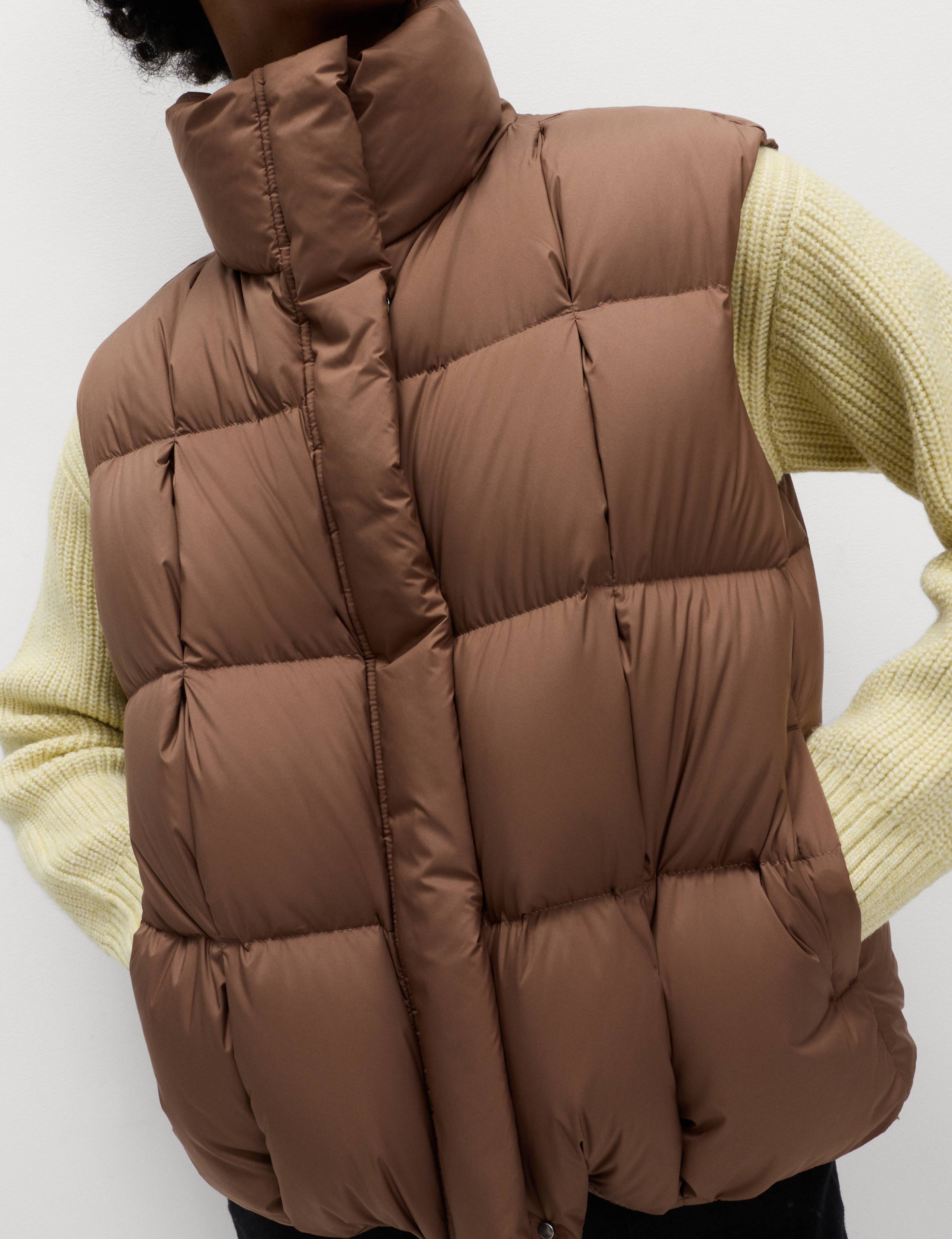 Stormwear™ Quilted Pleat Gilet 5 of 7