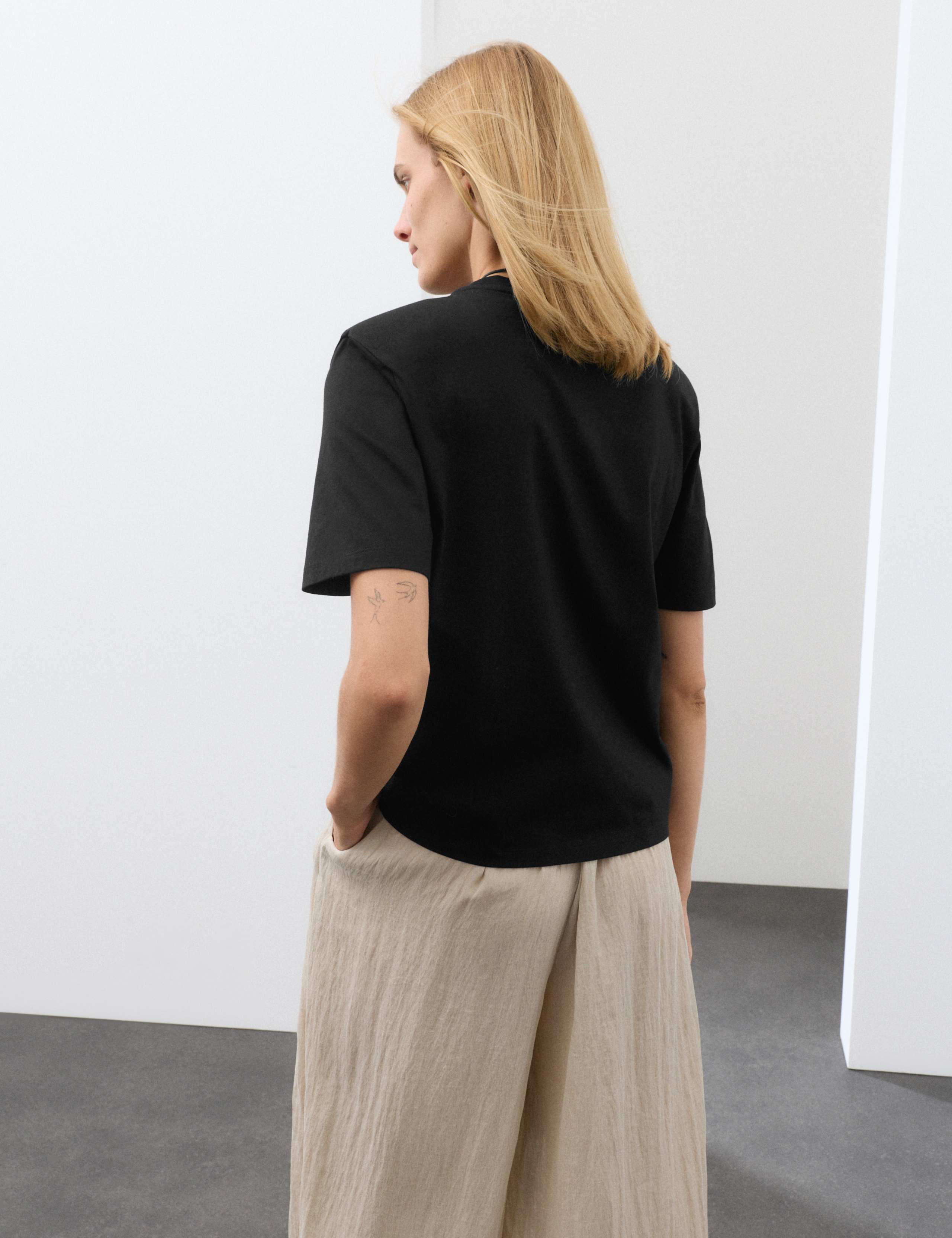 Pure Cotton Padded Shoulder T-Shirt 3 of 5