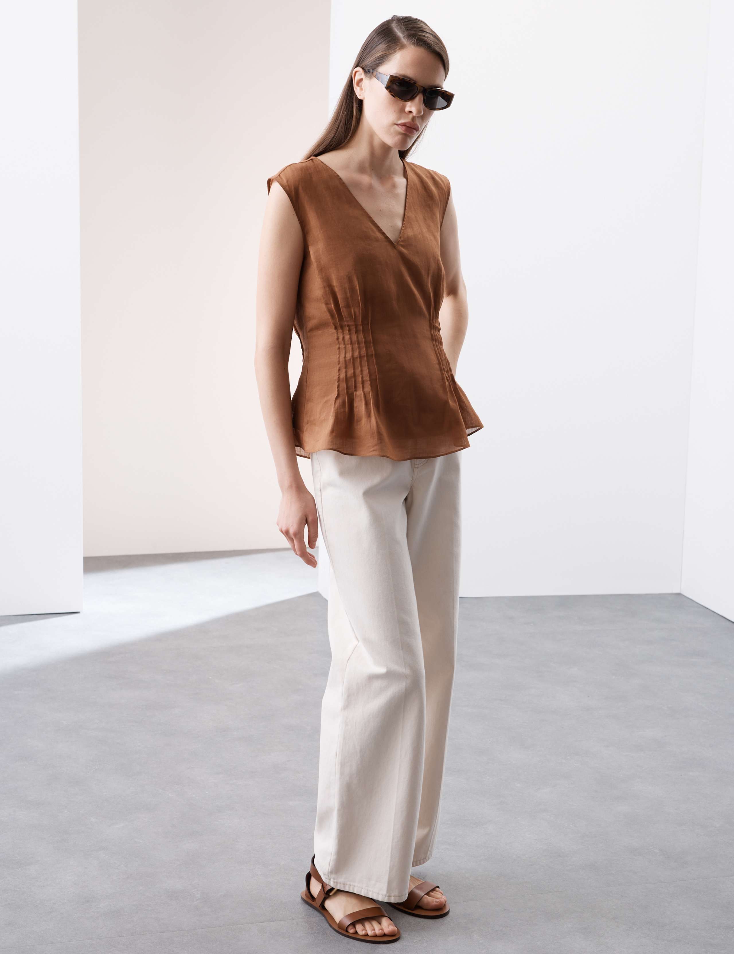 Pure Ramie V-Neck Pintuck Vest Top 3 of 5