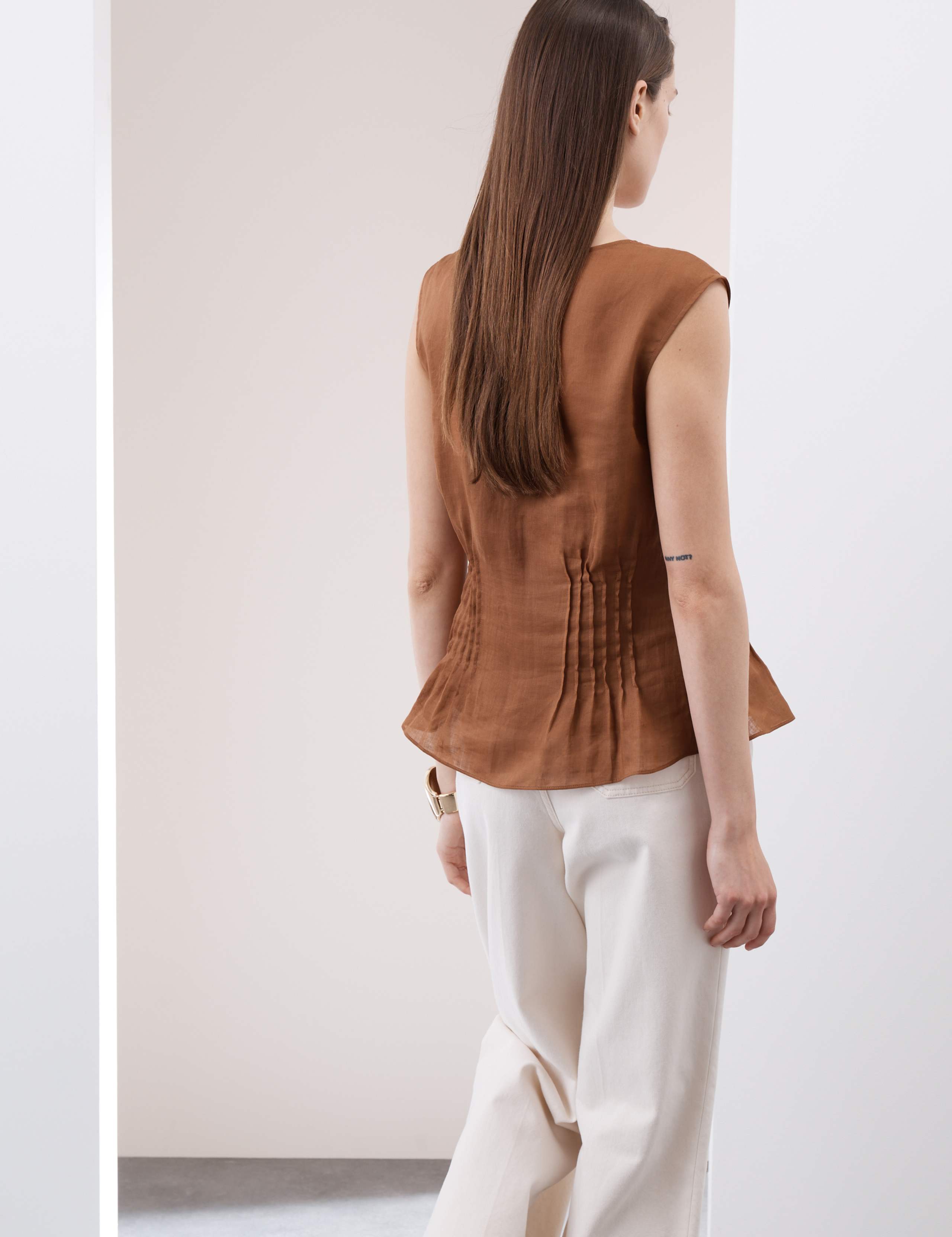 Pure Ramie V-Neck Pintuck Vest Top 4 of 5