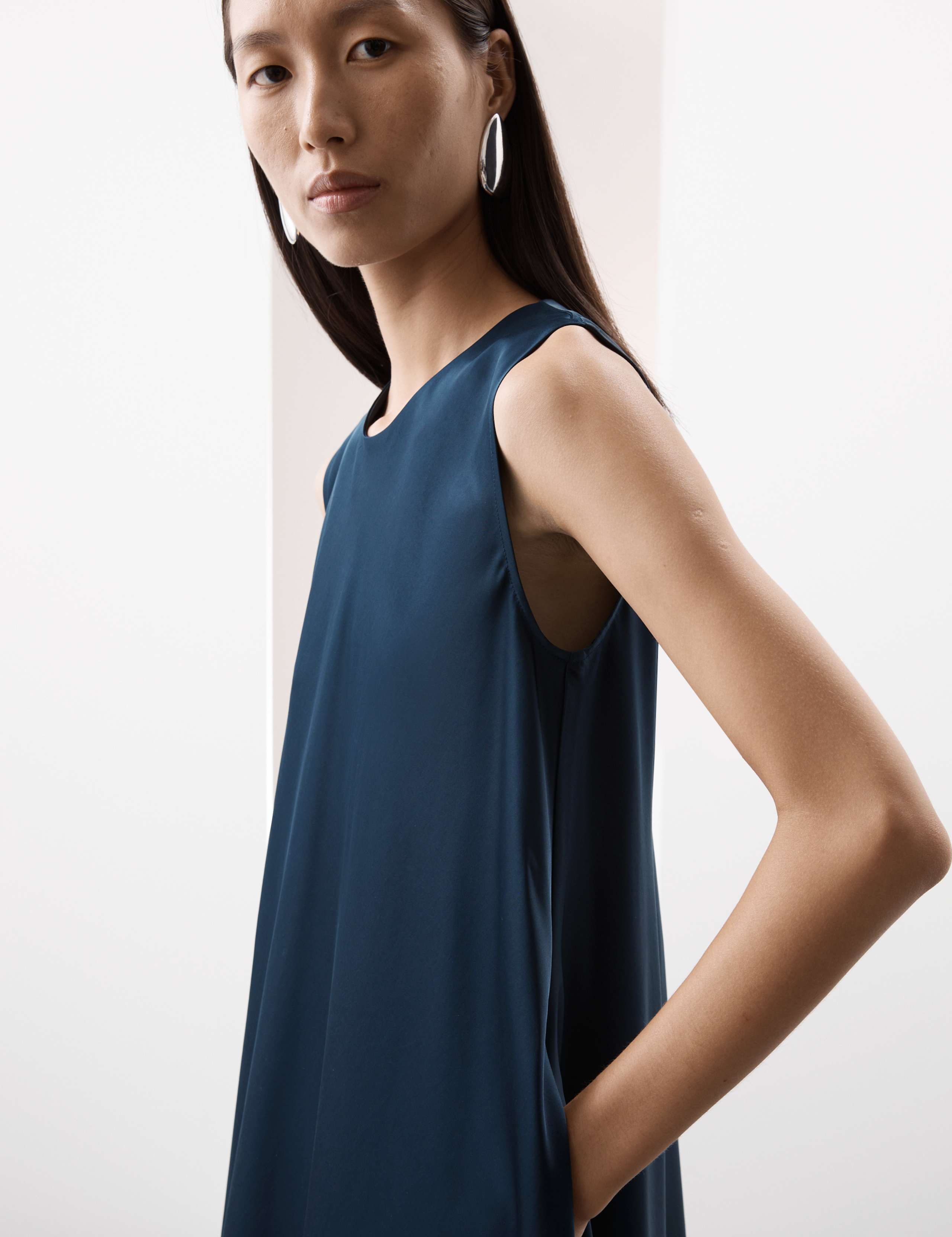 Lyocell Rich Round Neck Midaxi Swing Dress 4 of 6