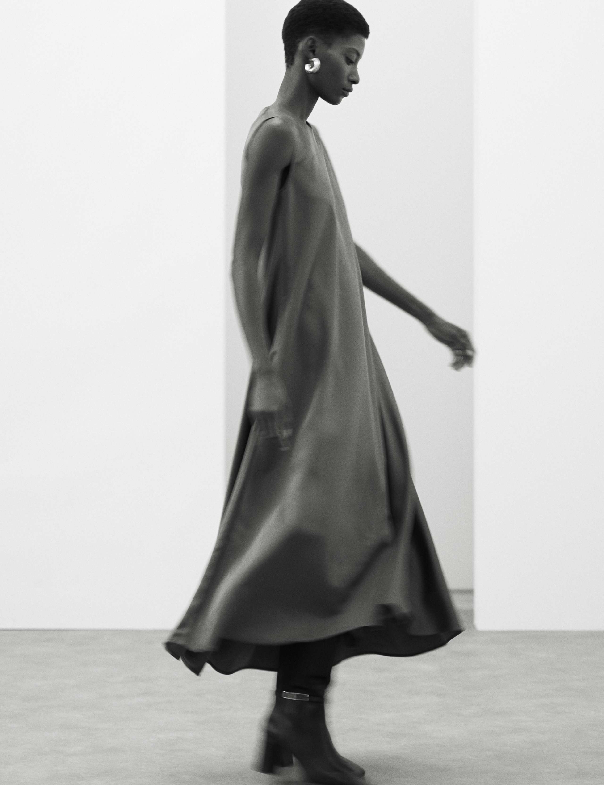 Lyocell Rich Round Neck Midaxi Swing Dress 5 of 7