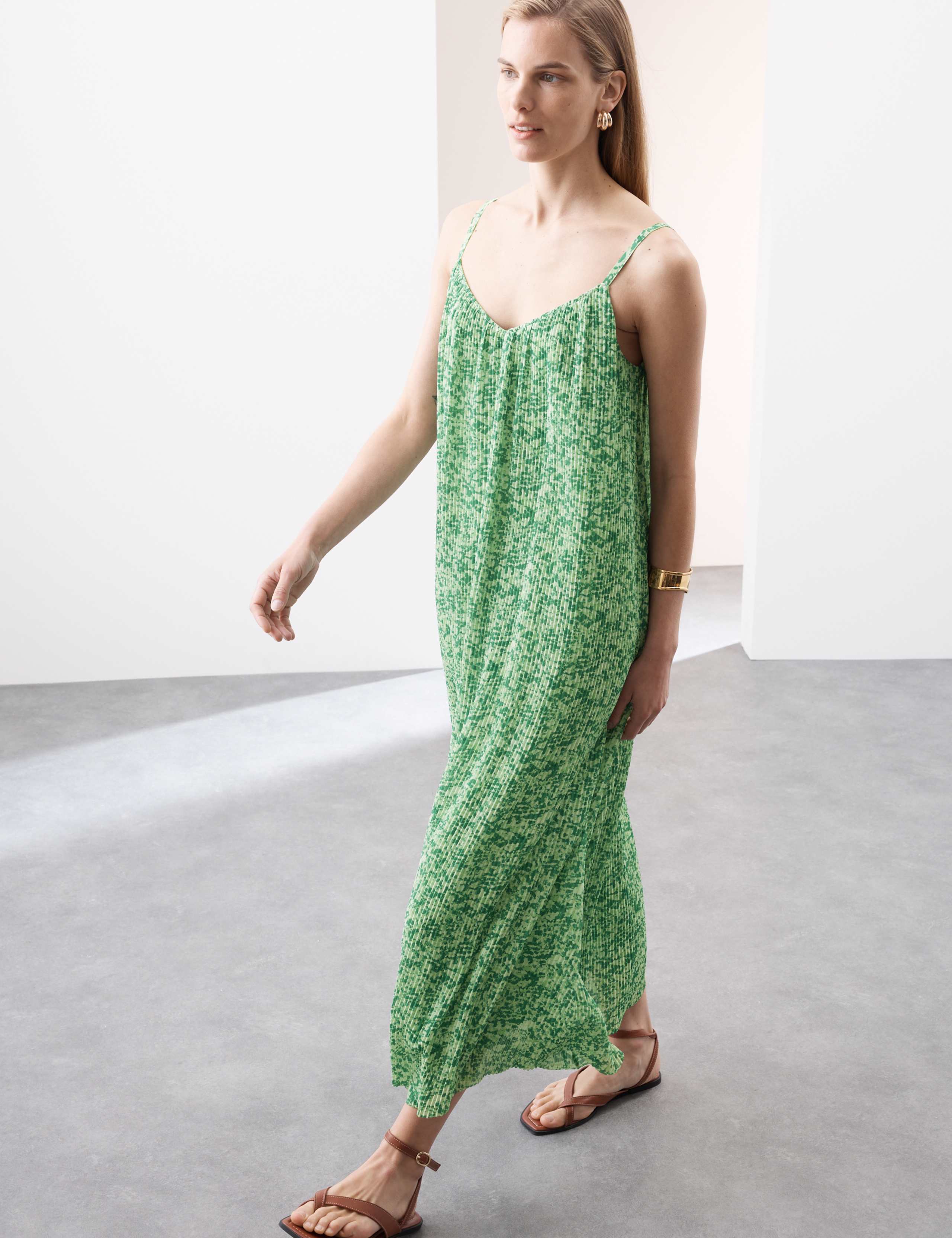 Plisse Printed V-Neck Midaxi Cami Dress 4 of 7