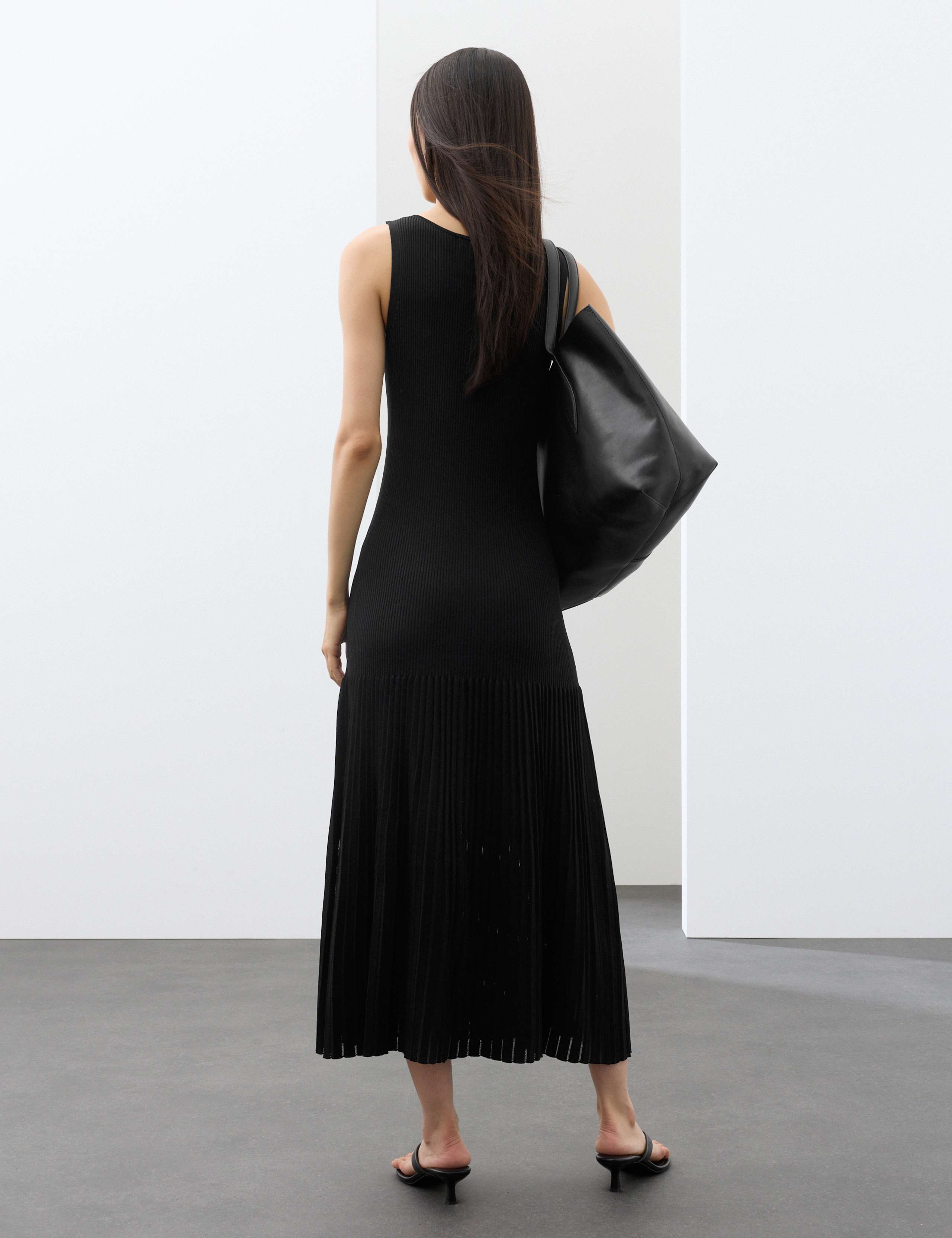 Knitted Ribbed Pleated Maxi Dress 3 of 6