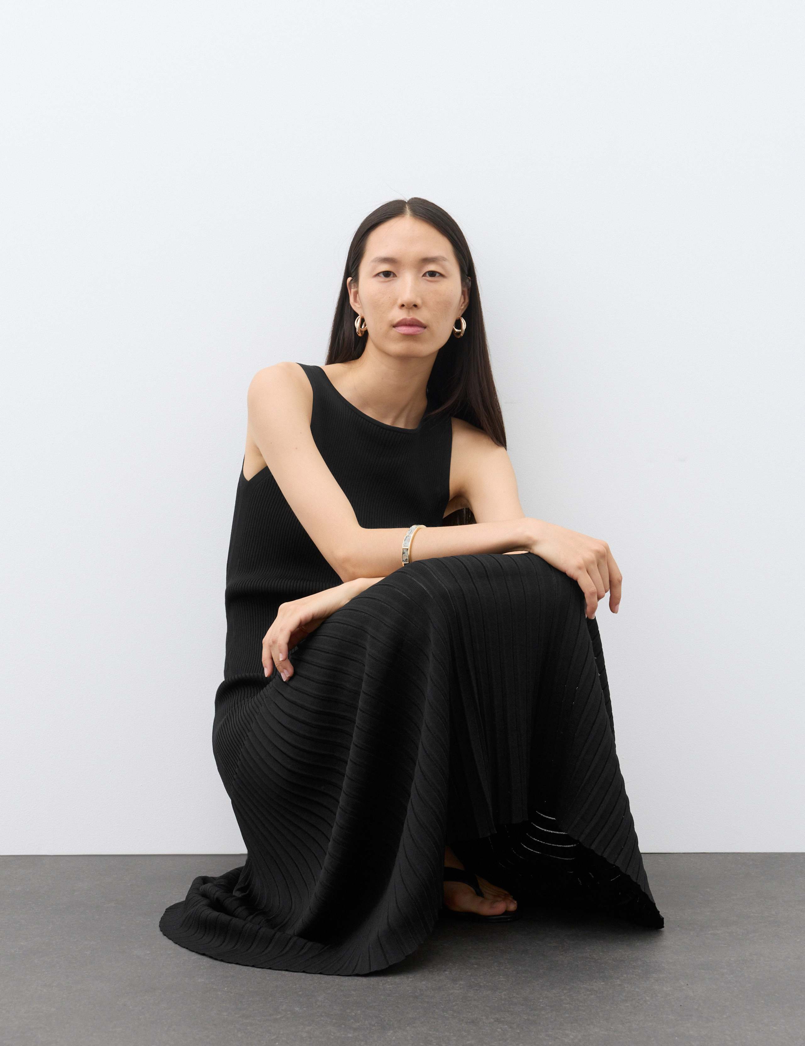 Knitted Ribbed Pleated Maxi Dress 4 of 6