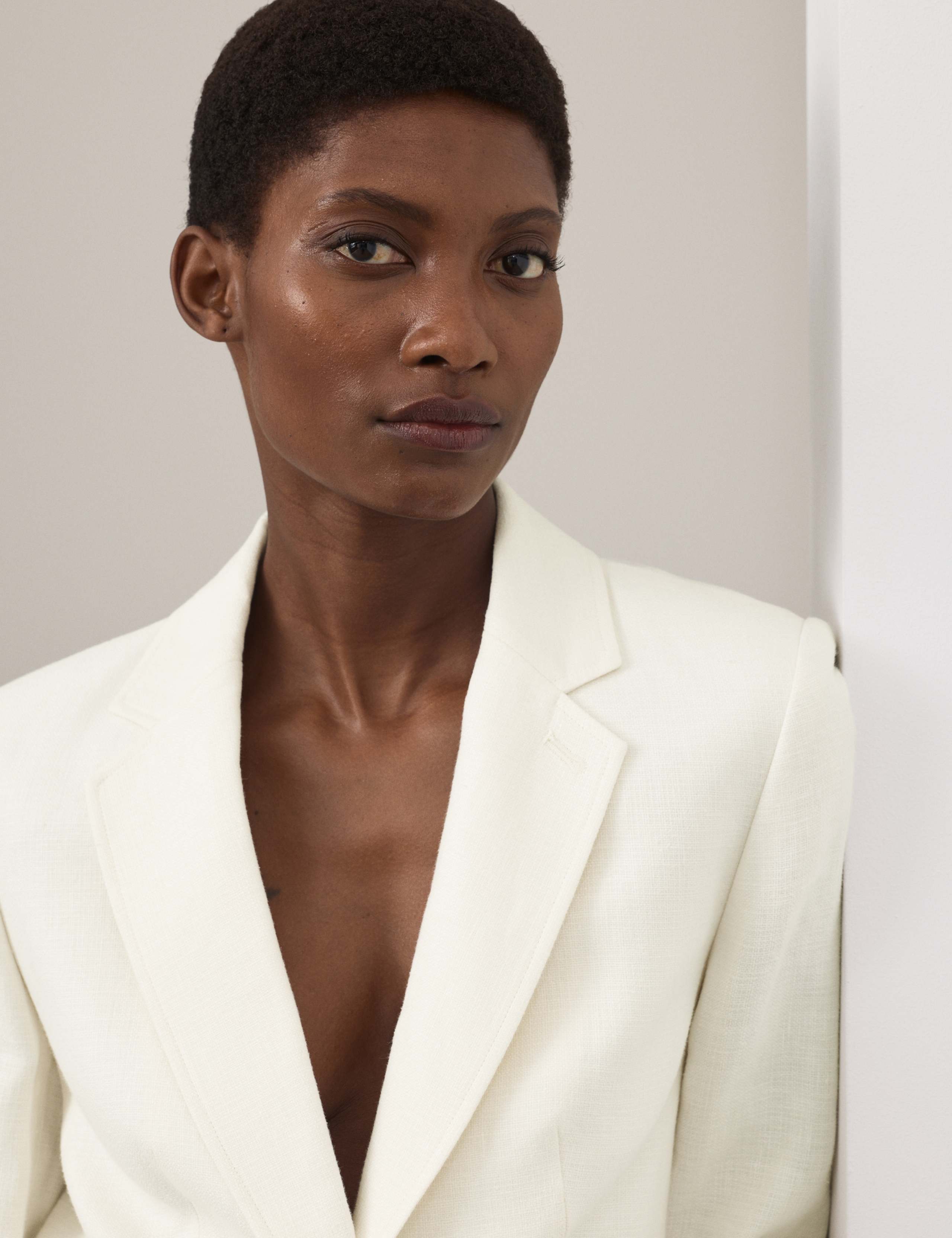 Pure Linen Tailored Blazer 3 of 7