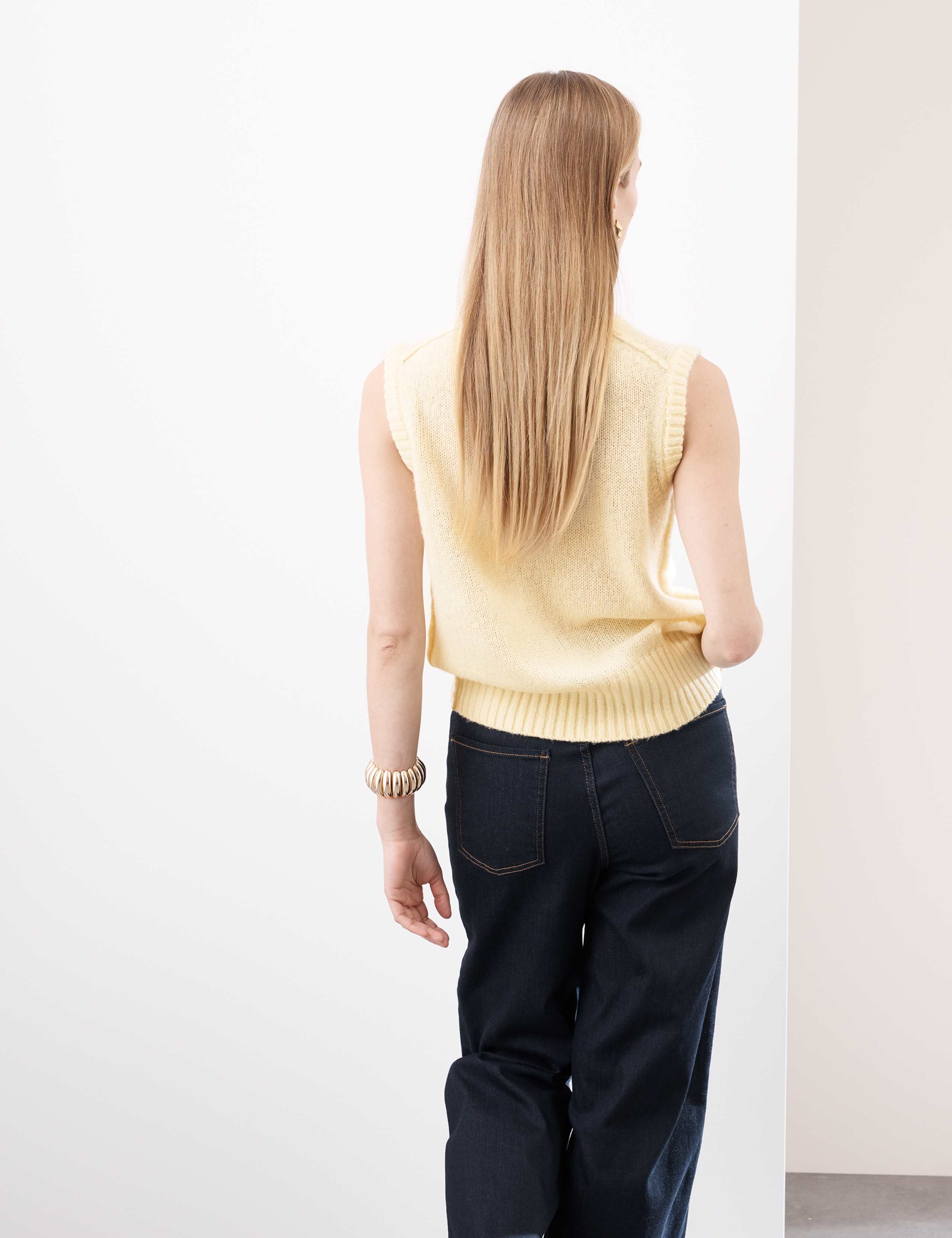 V-Neck Knitted Vest With Cashmere 4 of 8