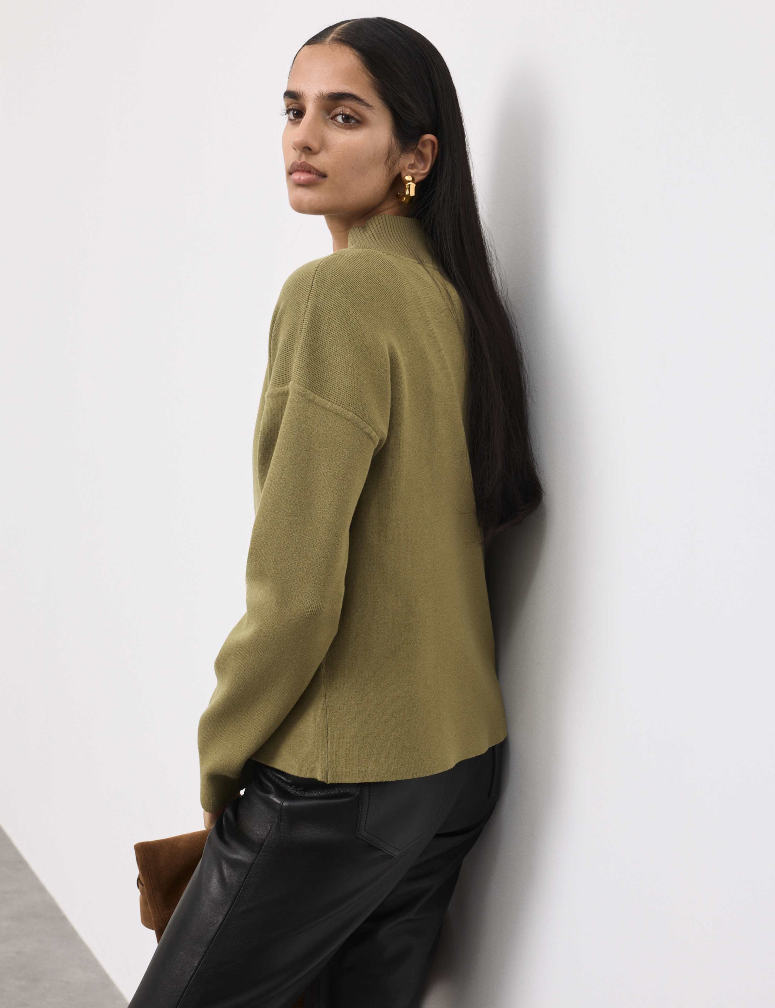 Ribbed Cropped V-Neck Jumper 6 of 6