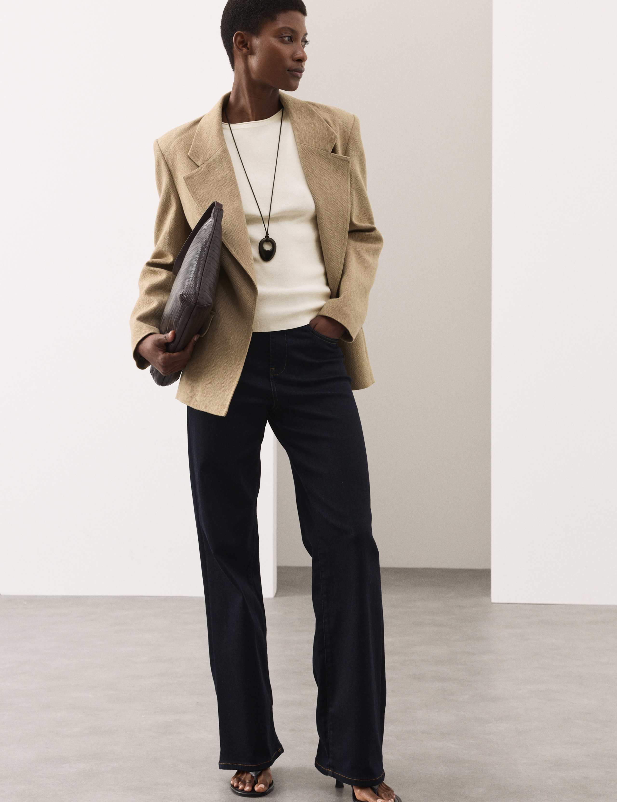 Crew Neck Fitted Knitted Vest 3 of 5