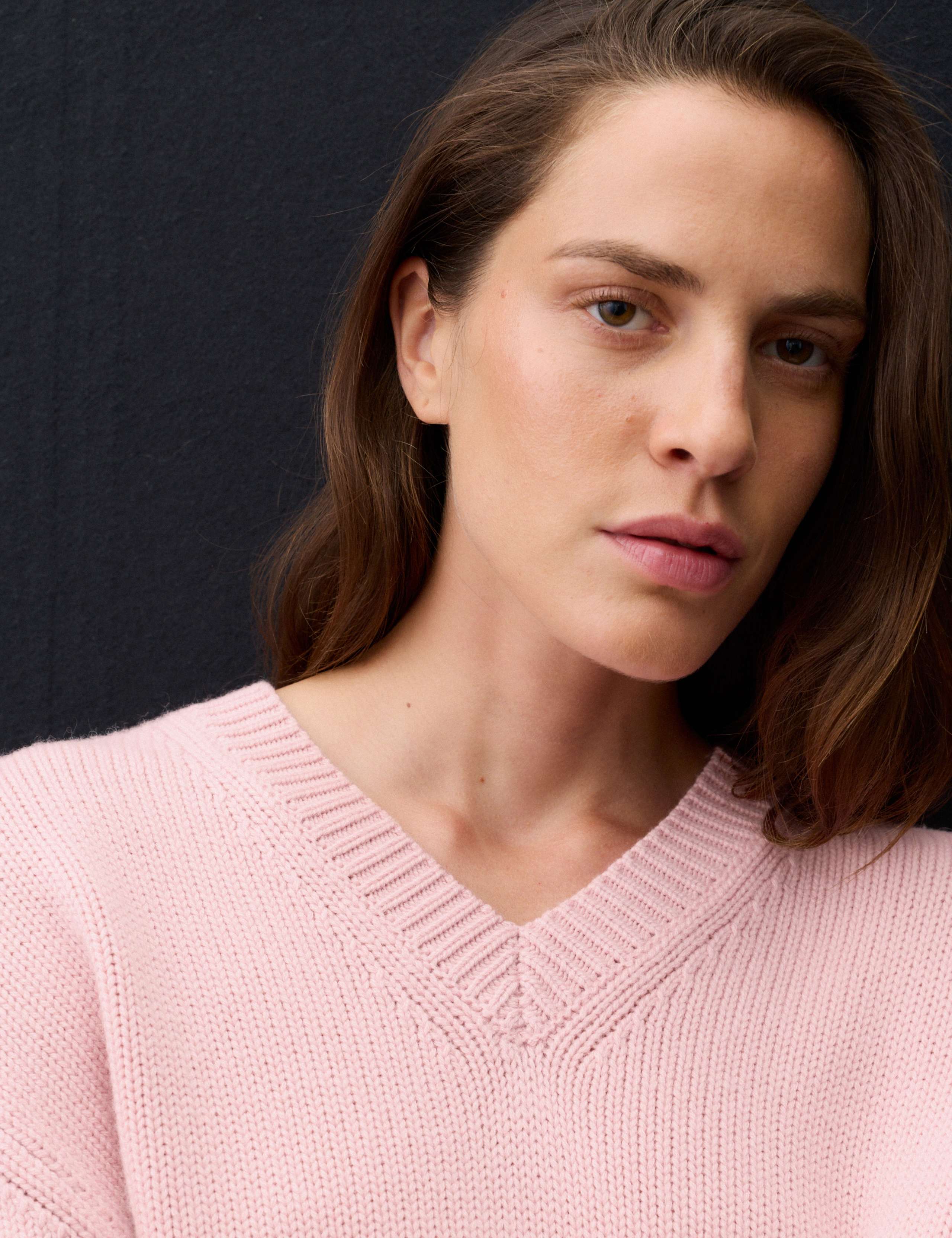 Merino Wool Rich V Neck Jumper with Cashmere 7 of 7