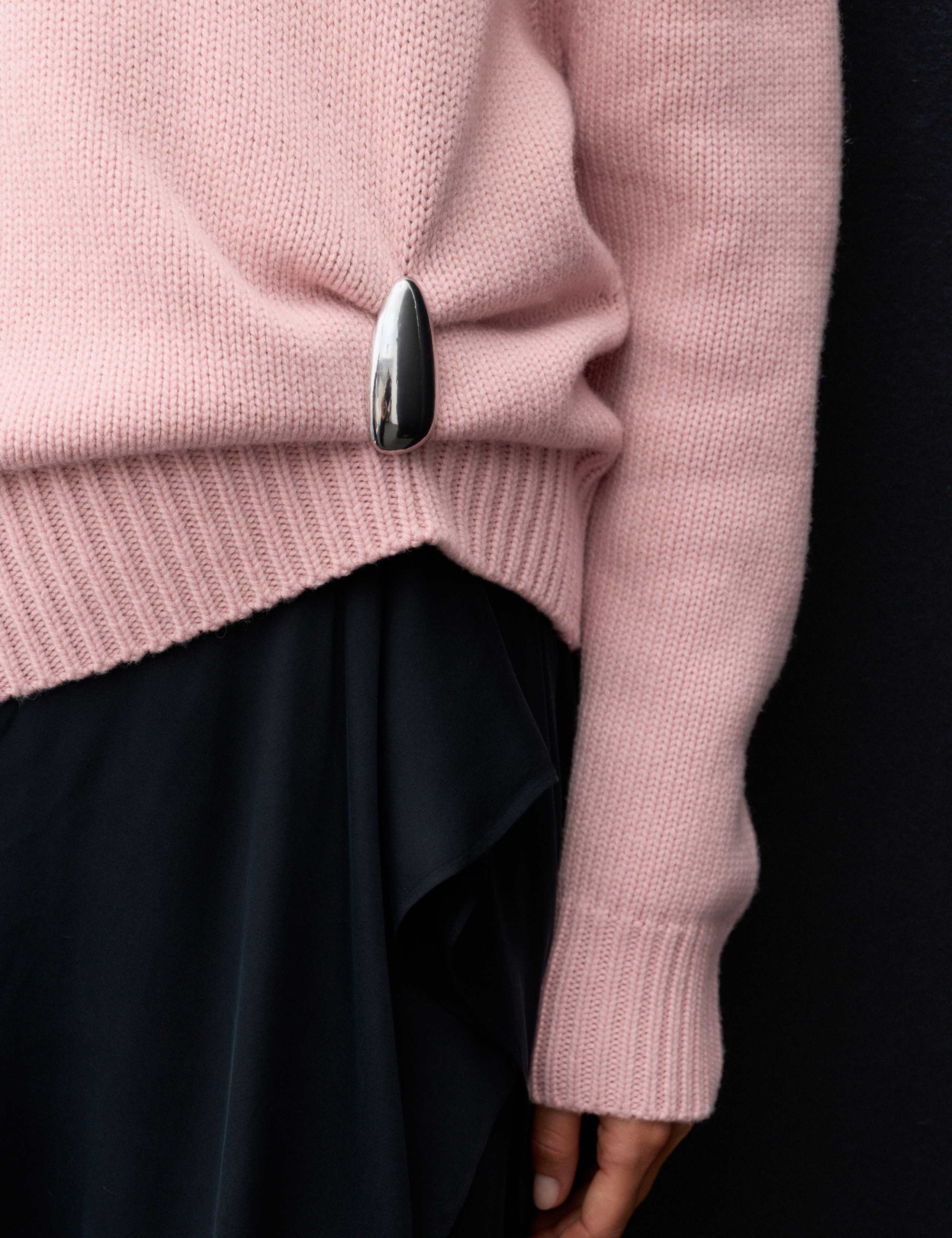 Merino Wool Rich V Neck Jumper with Cashmere 6 of 7