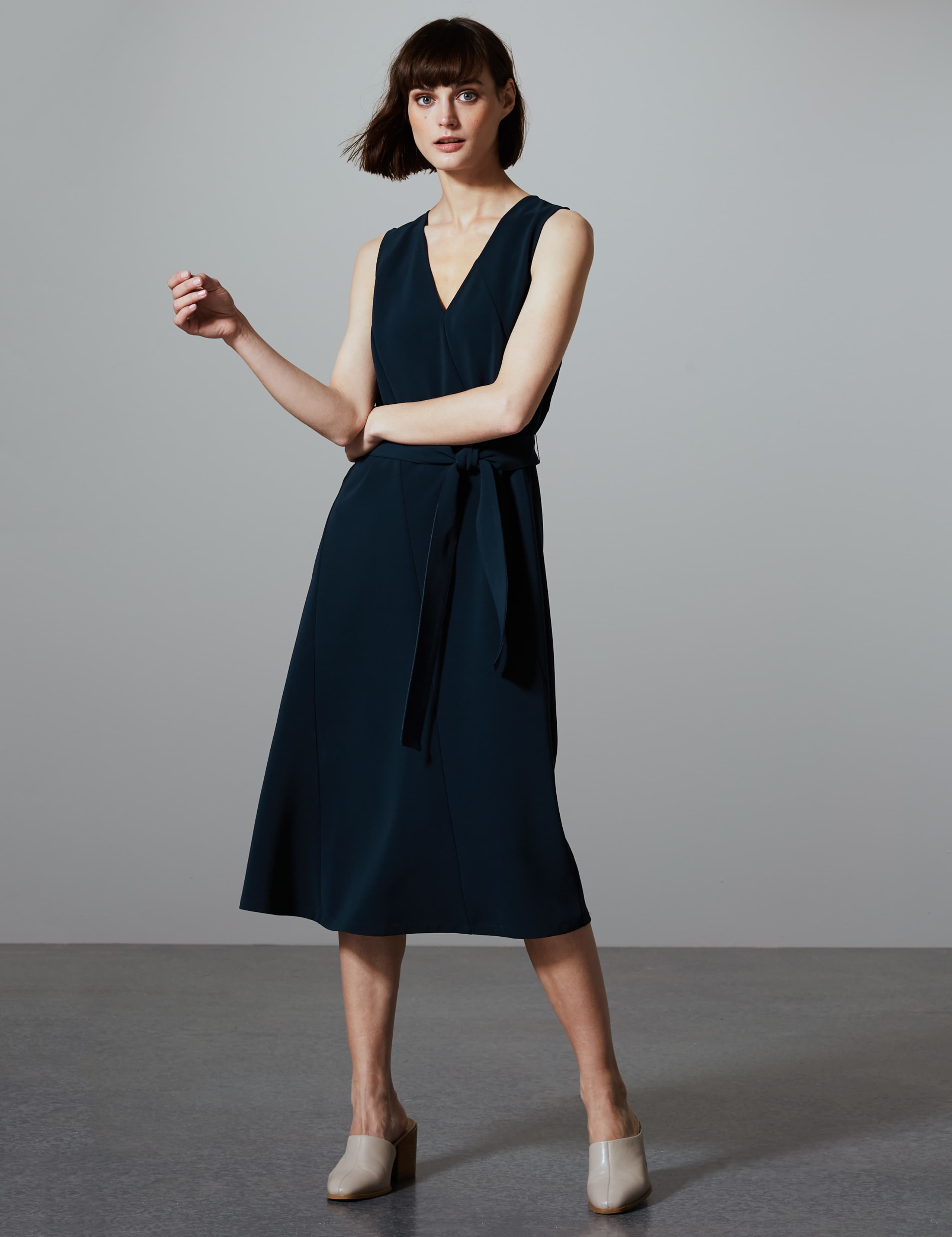 Seam Detail Waisted Midi Dress 3 of 4