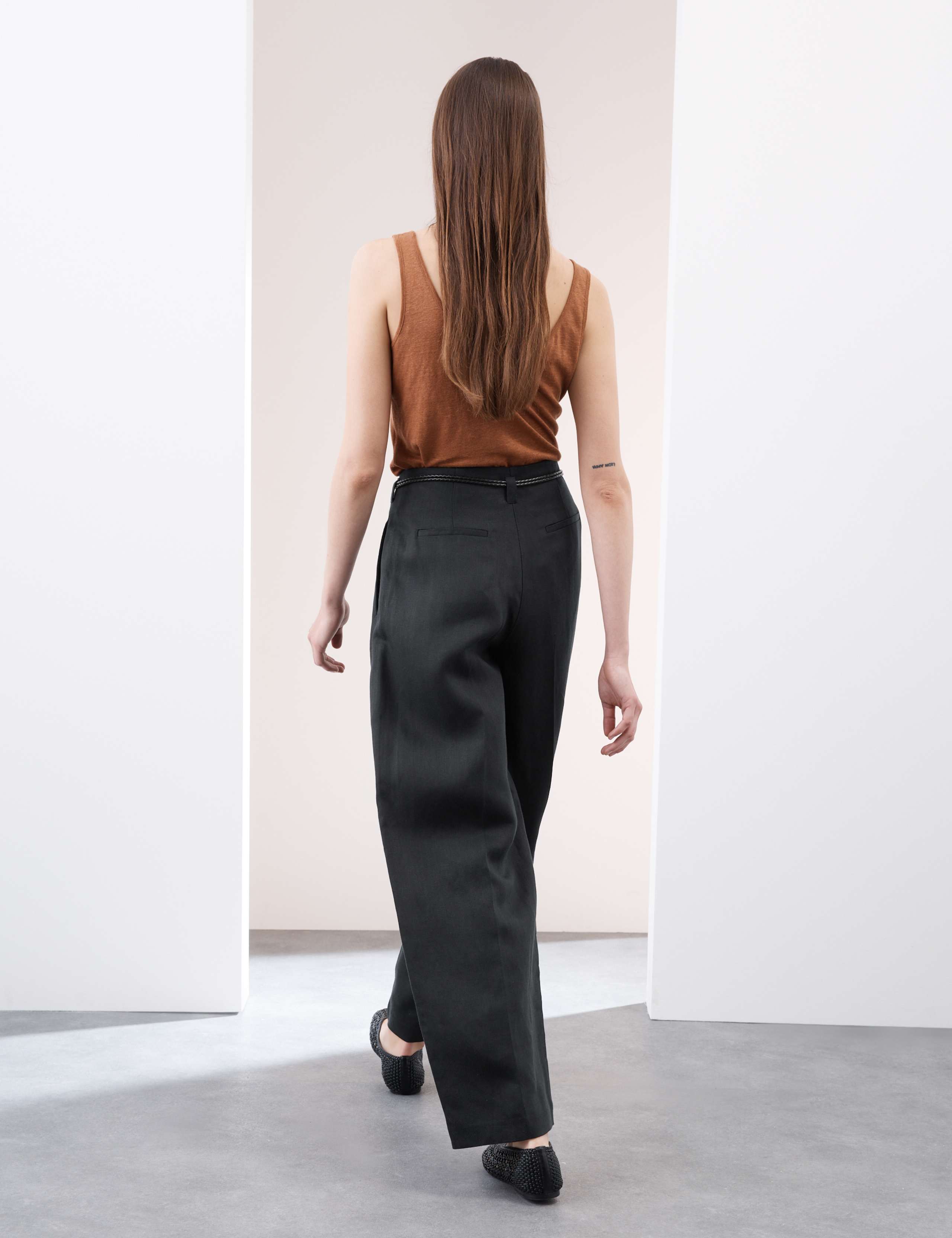Linen Rich Belted Carrot Leg Trousers 3 of 5