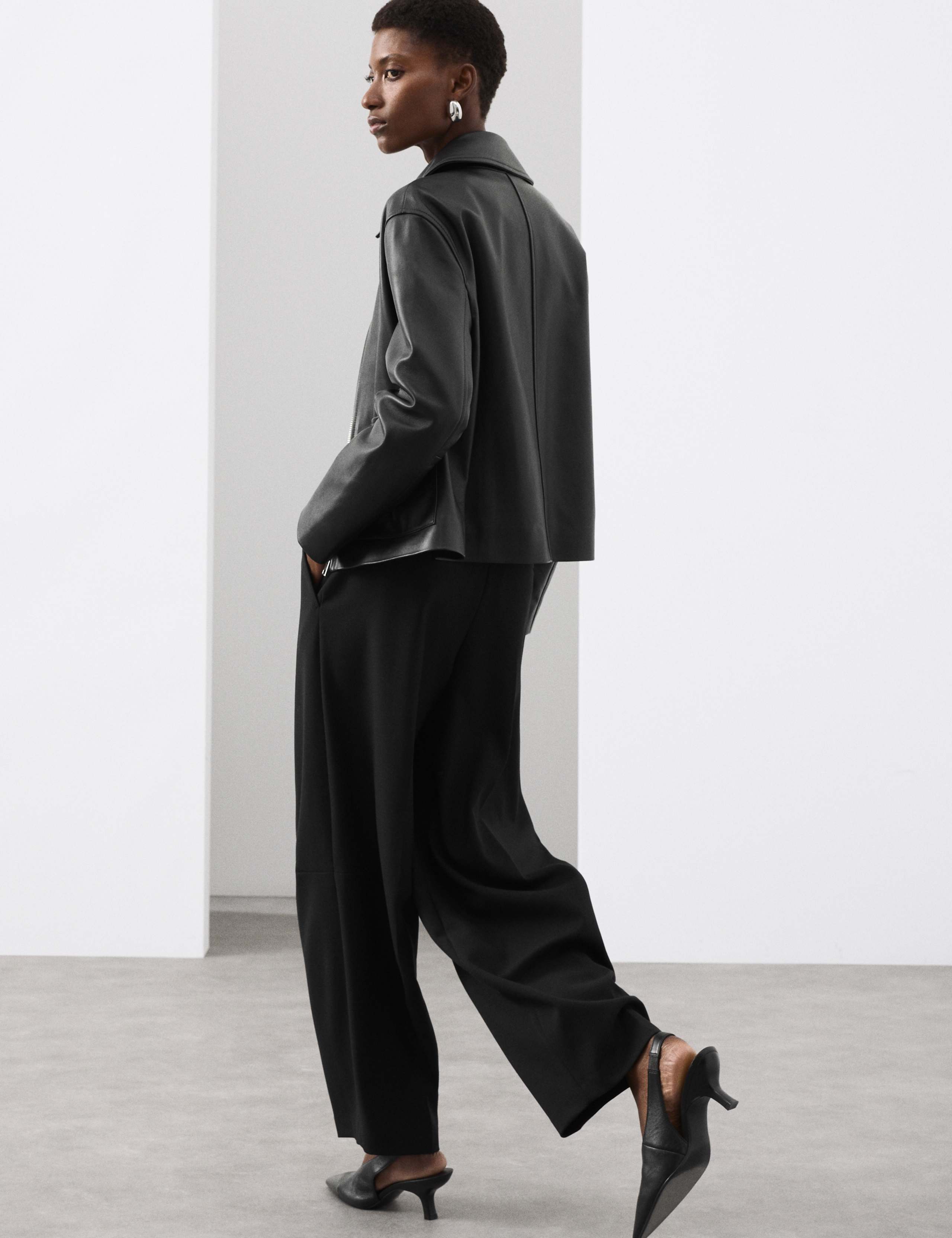 Tailored Barrel Leg Trousers with Wool 4 of 6