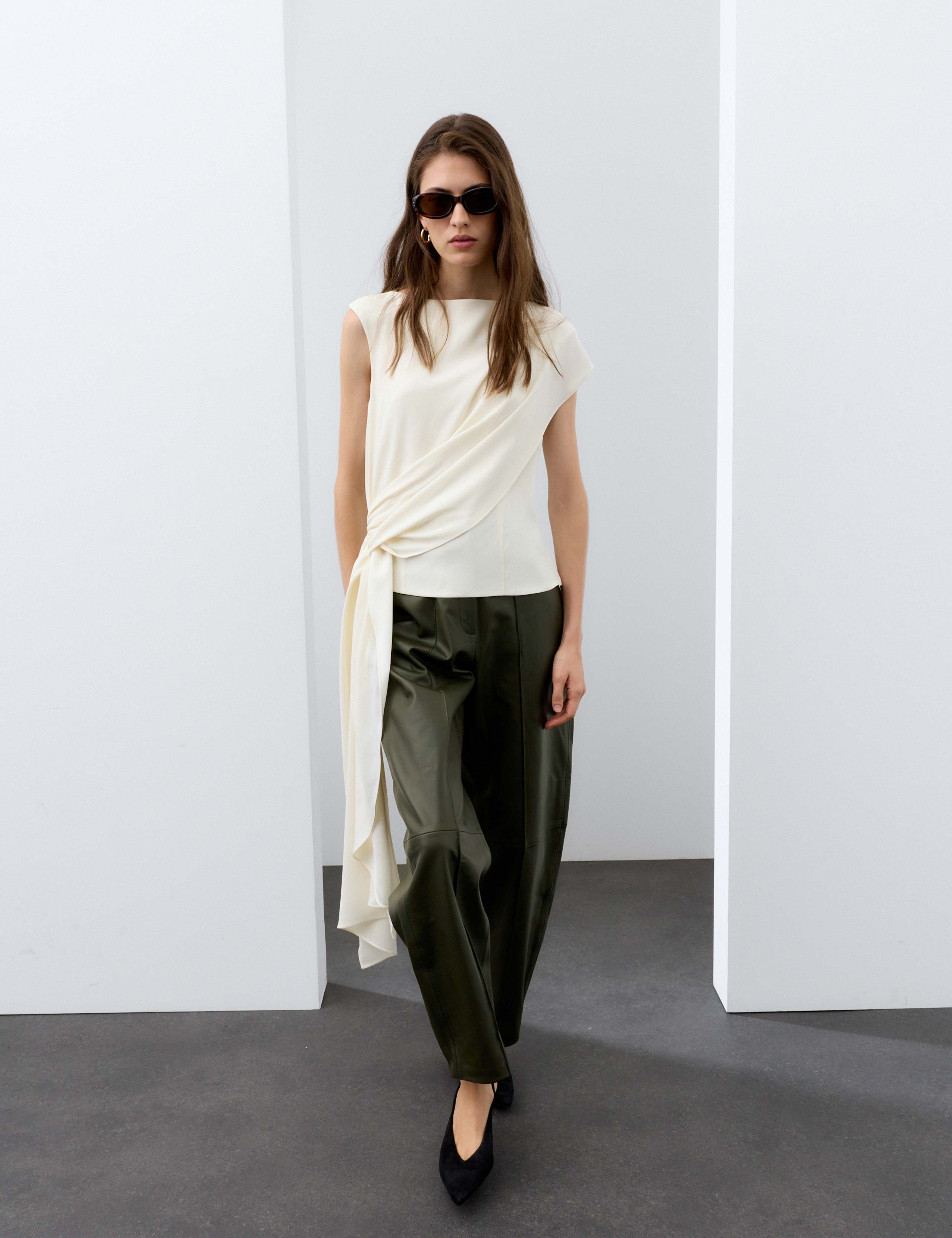 Leather Seam Detail Barrel Leg Cropped Trousers 4 of 6