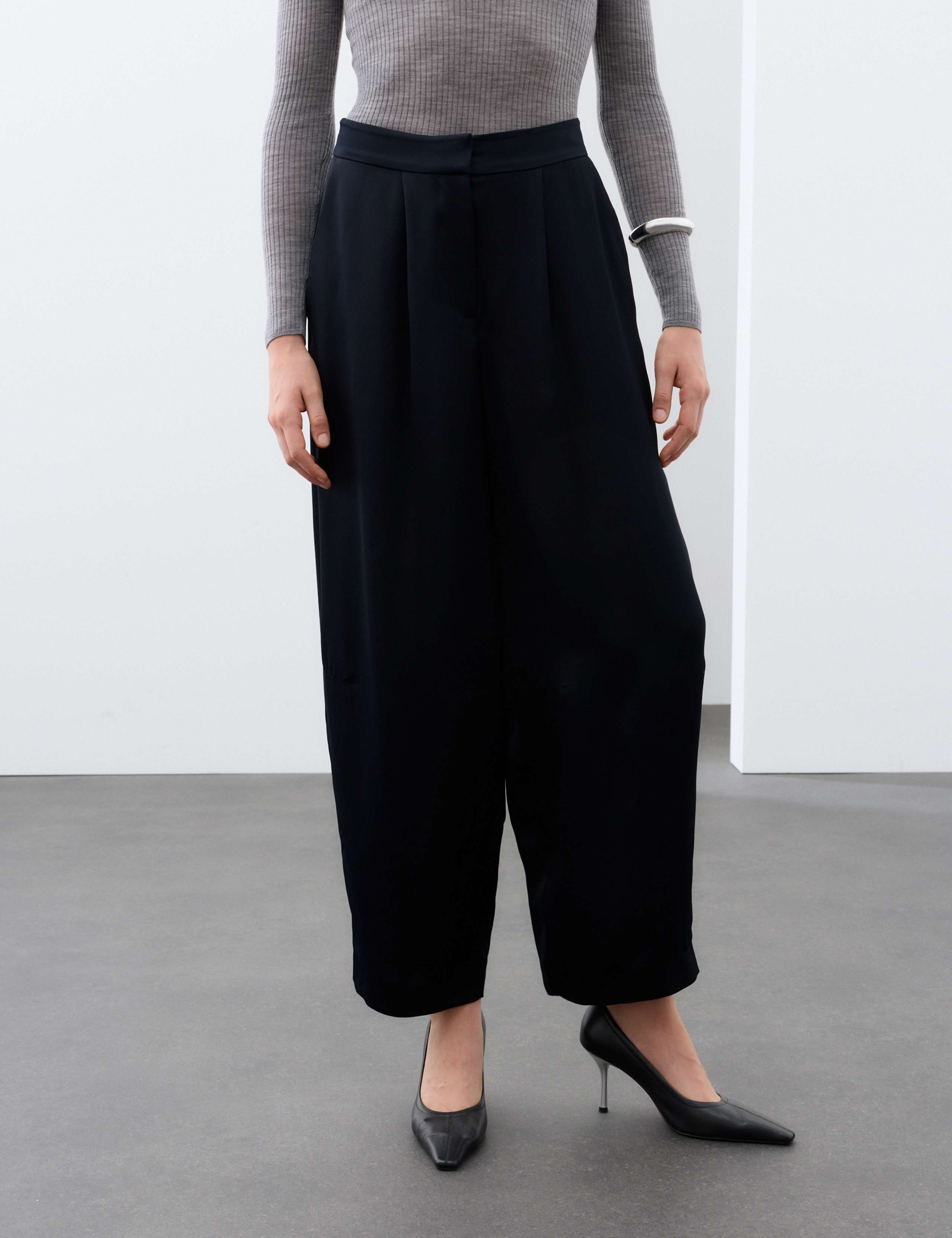 Satin Pleat Front Barrel Leg Cropped Trousers 6 of 7