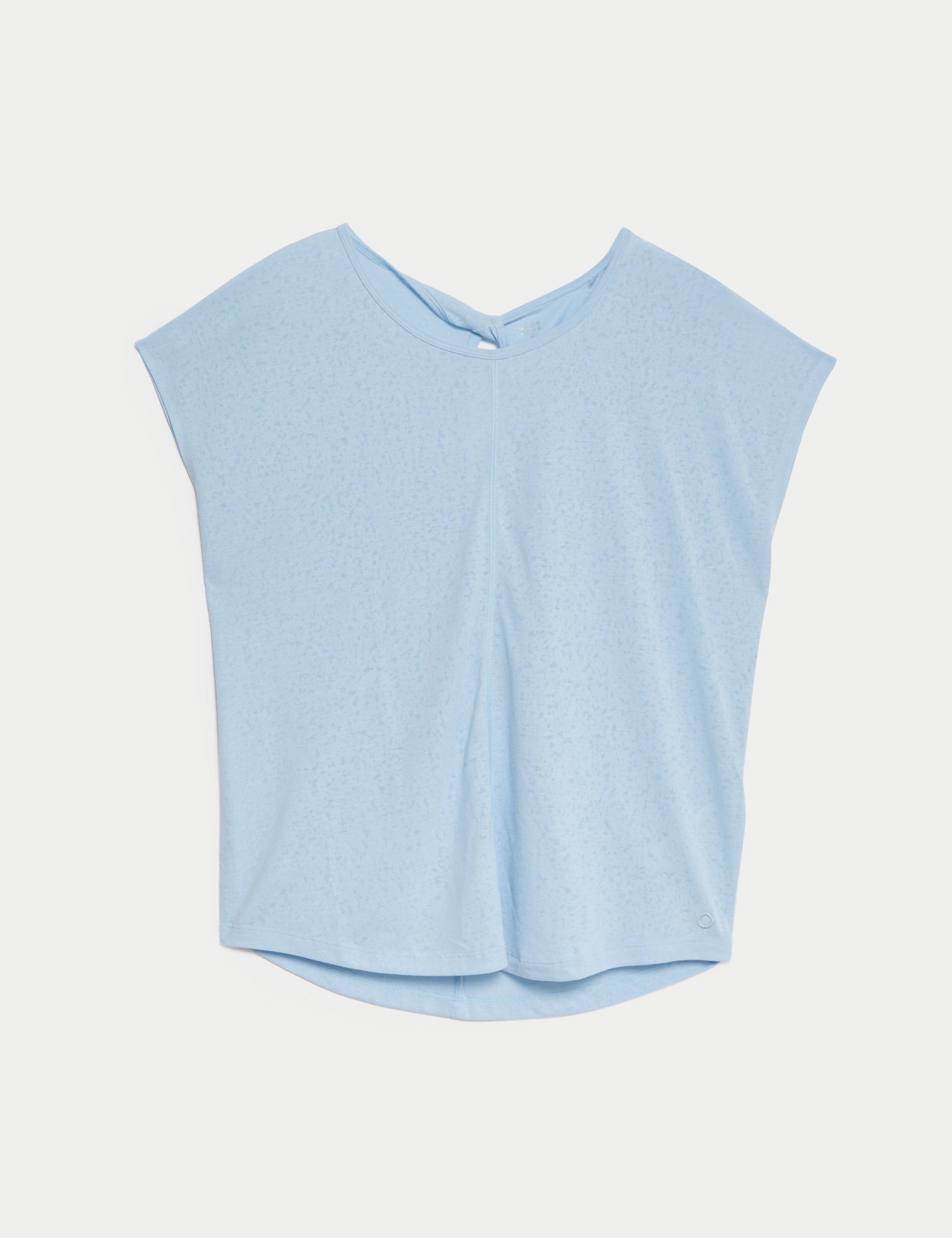 Scoop Neck Twist Back Yoga T-Shirt 2 of 6