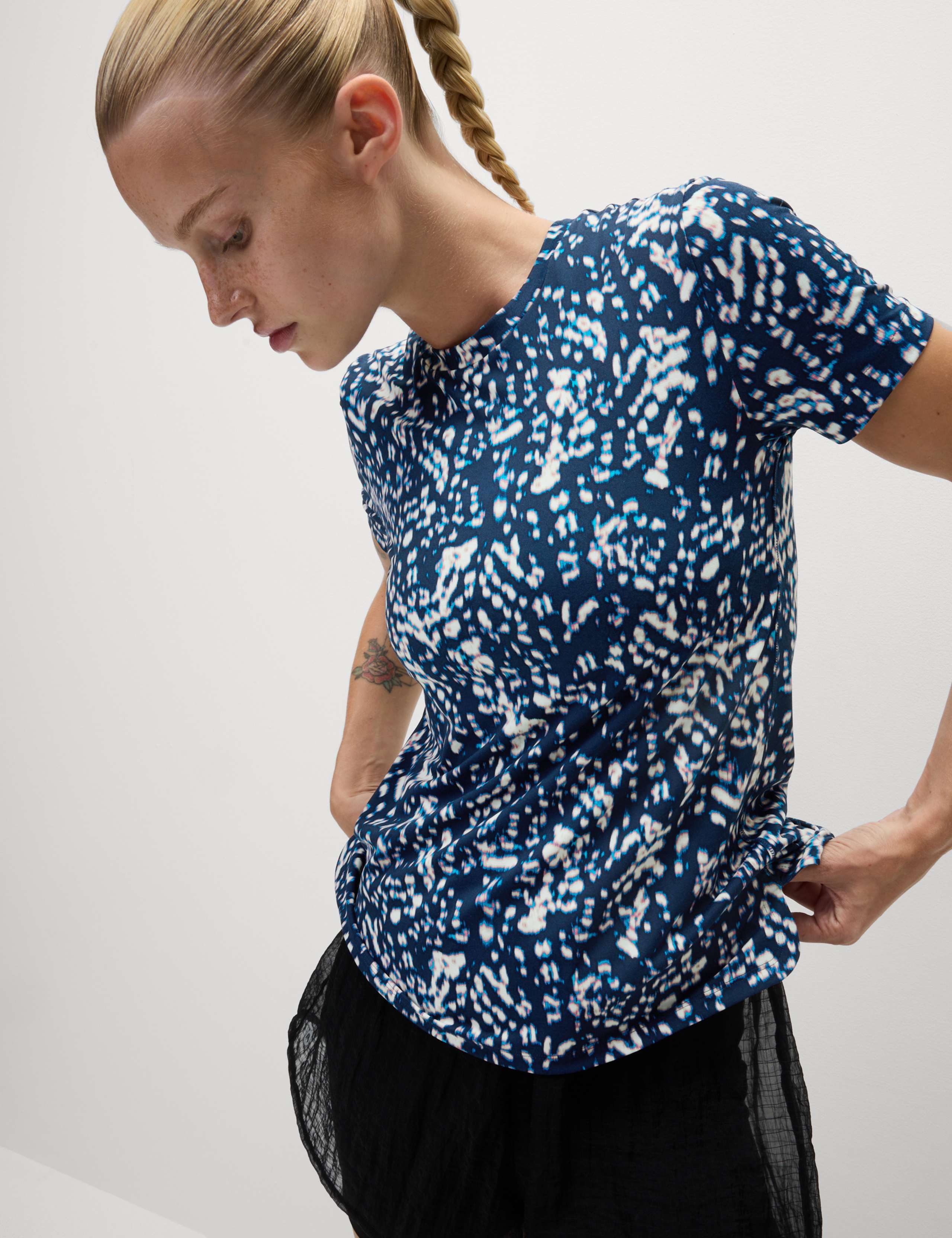 Printed Scoop Neck Fitted T-Shirt 3 of 7