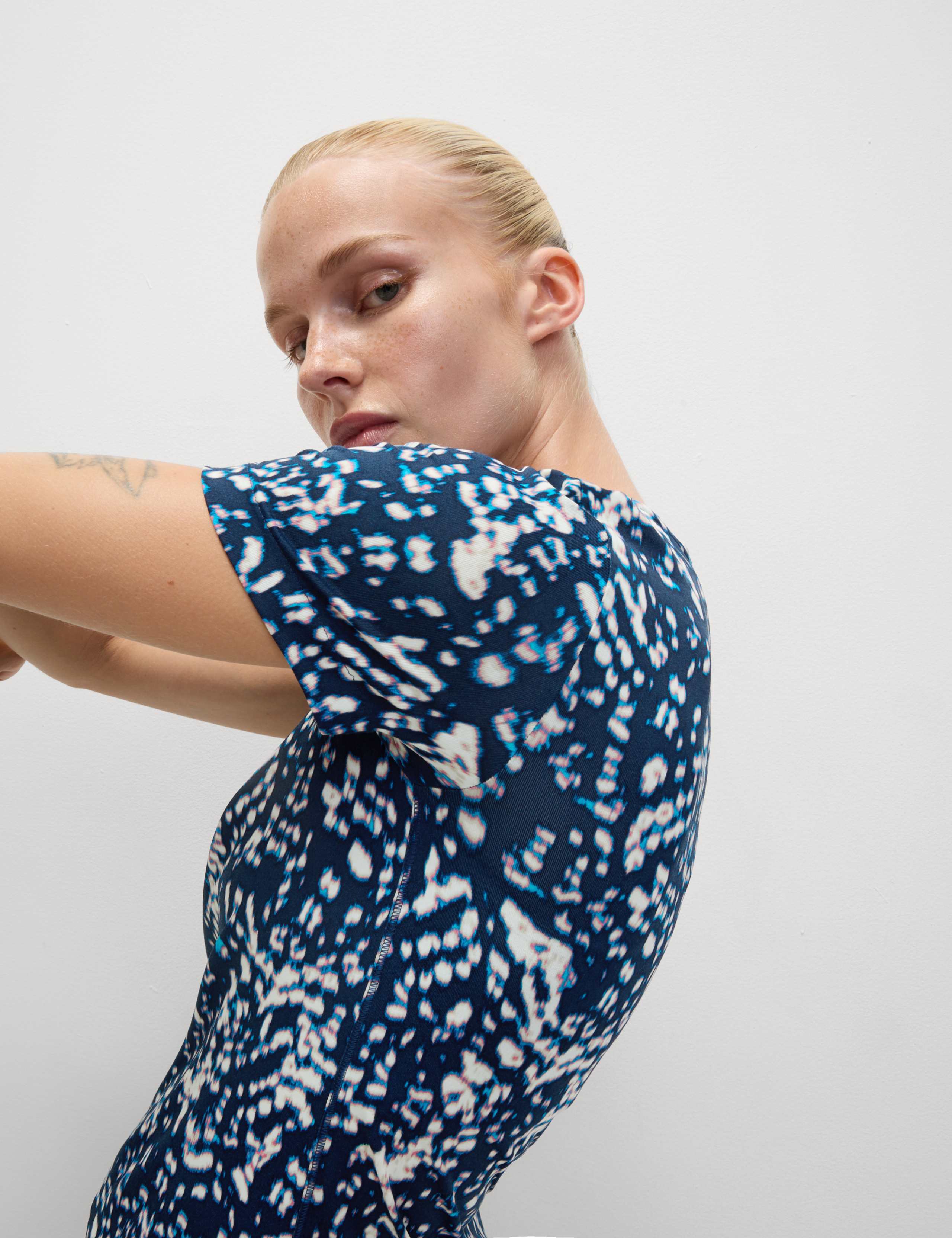 Printed Scoop Neck Fitted T-Shirt 4 of 7