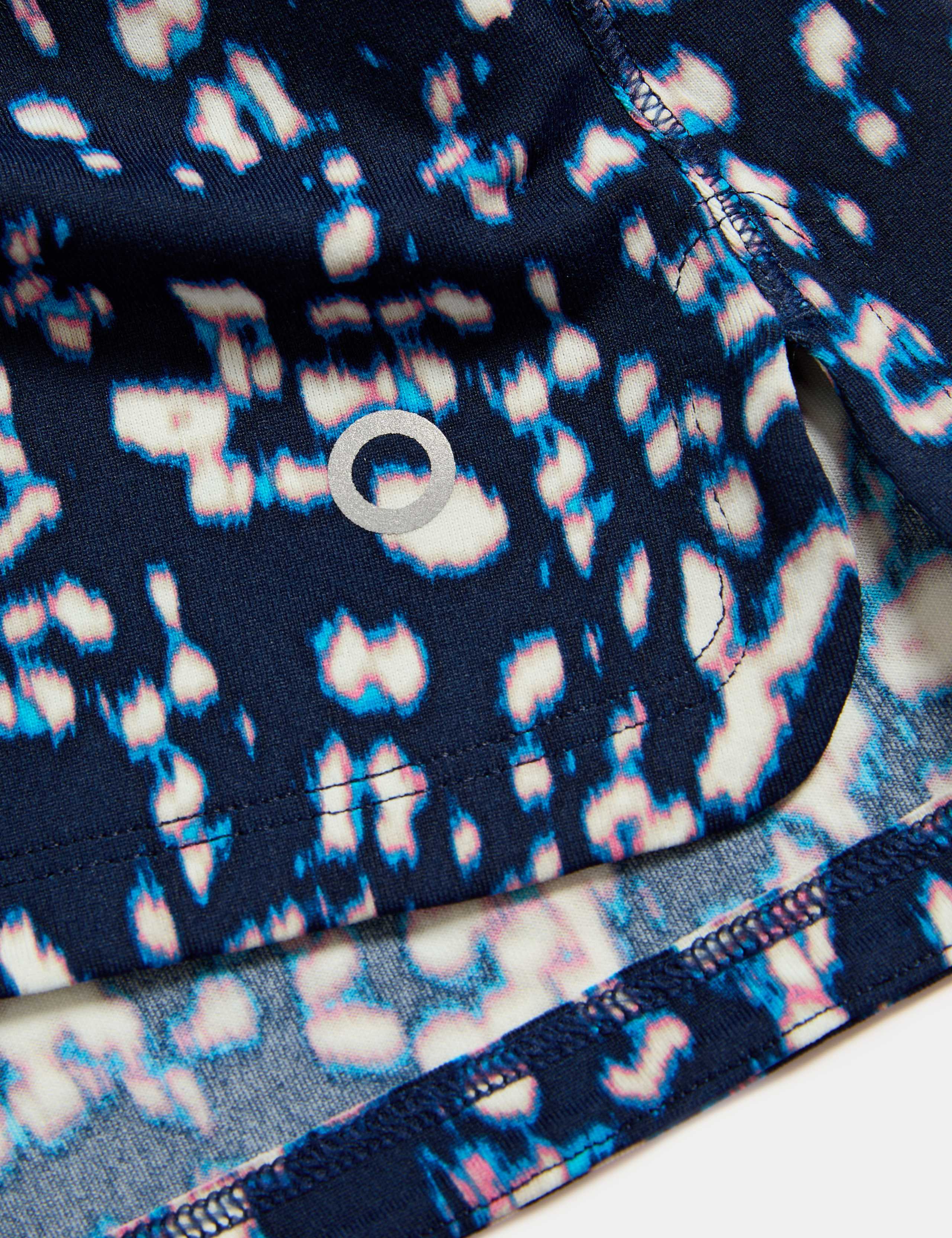 Printed Scoop Neck Fitted T-Shirt 7 of 7